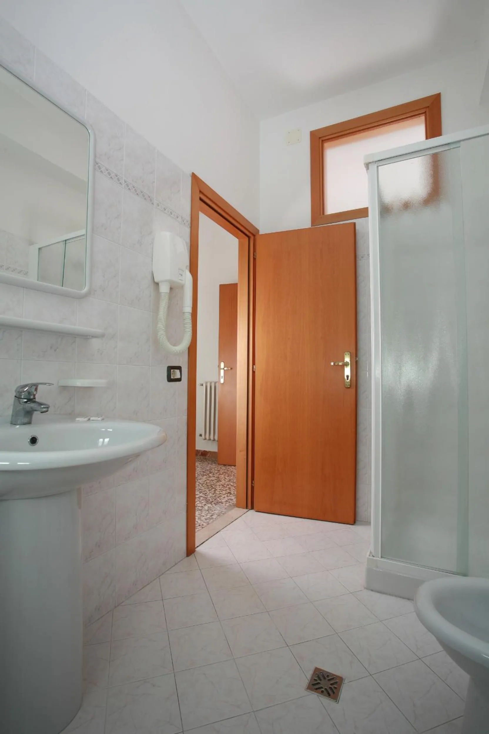 Shower in Hotel Letizia