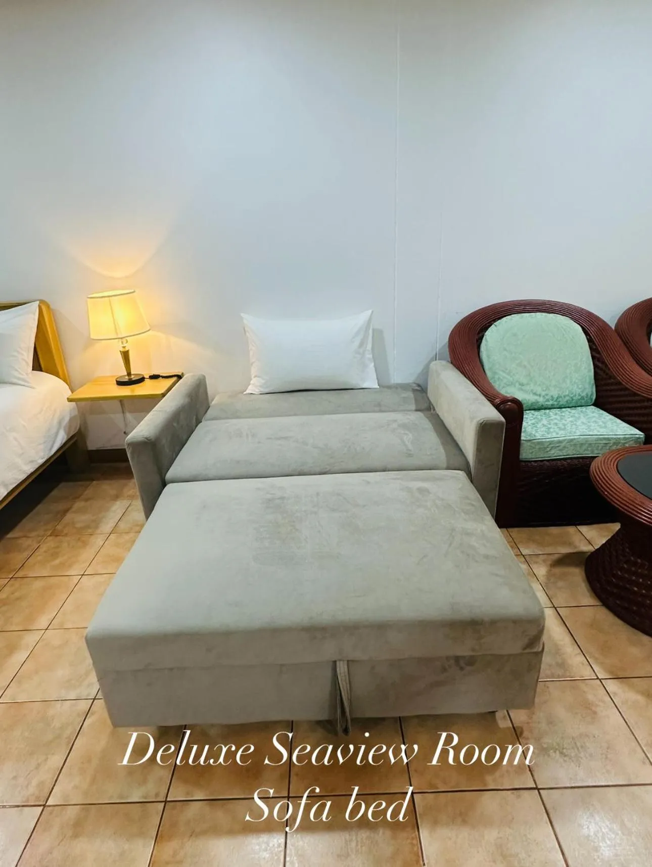 Living room in Surin Bay Inn