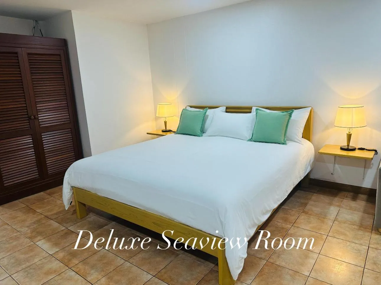 Bed in Surin Bay Inn