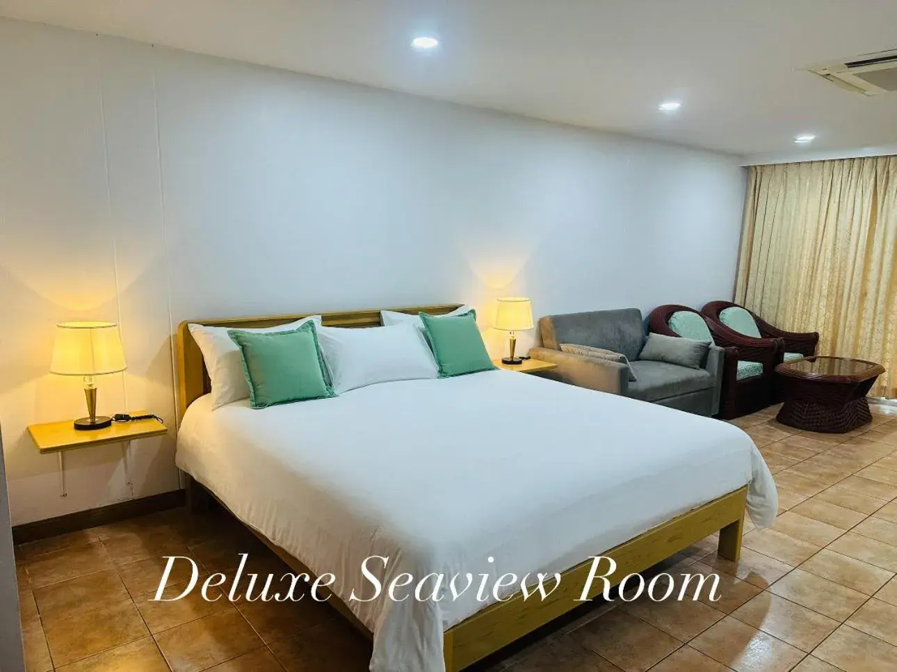Deluxe Double Room with Sea View in Surin Bay Inn Deluxe Double Room with Sea View in Surin Bay Inn