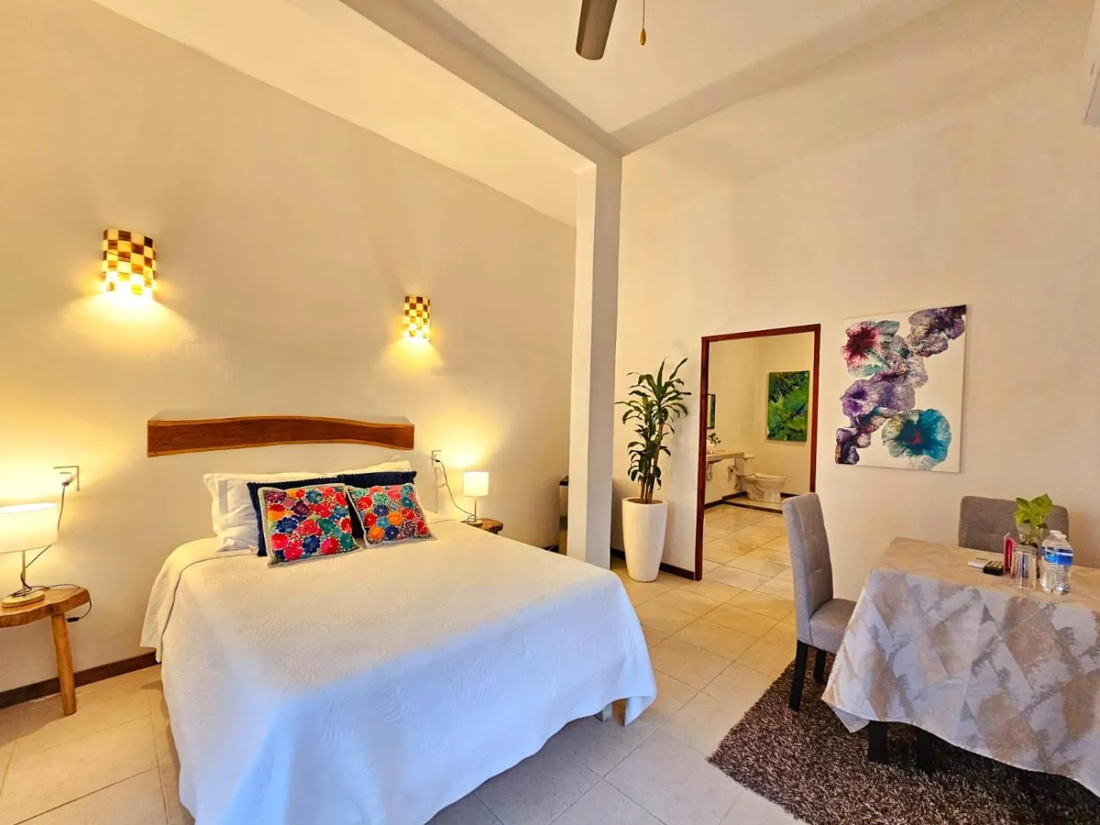 Photo of the whole room, Bed in Mayan Majesty Boutique Hotel