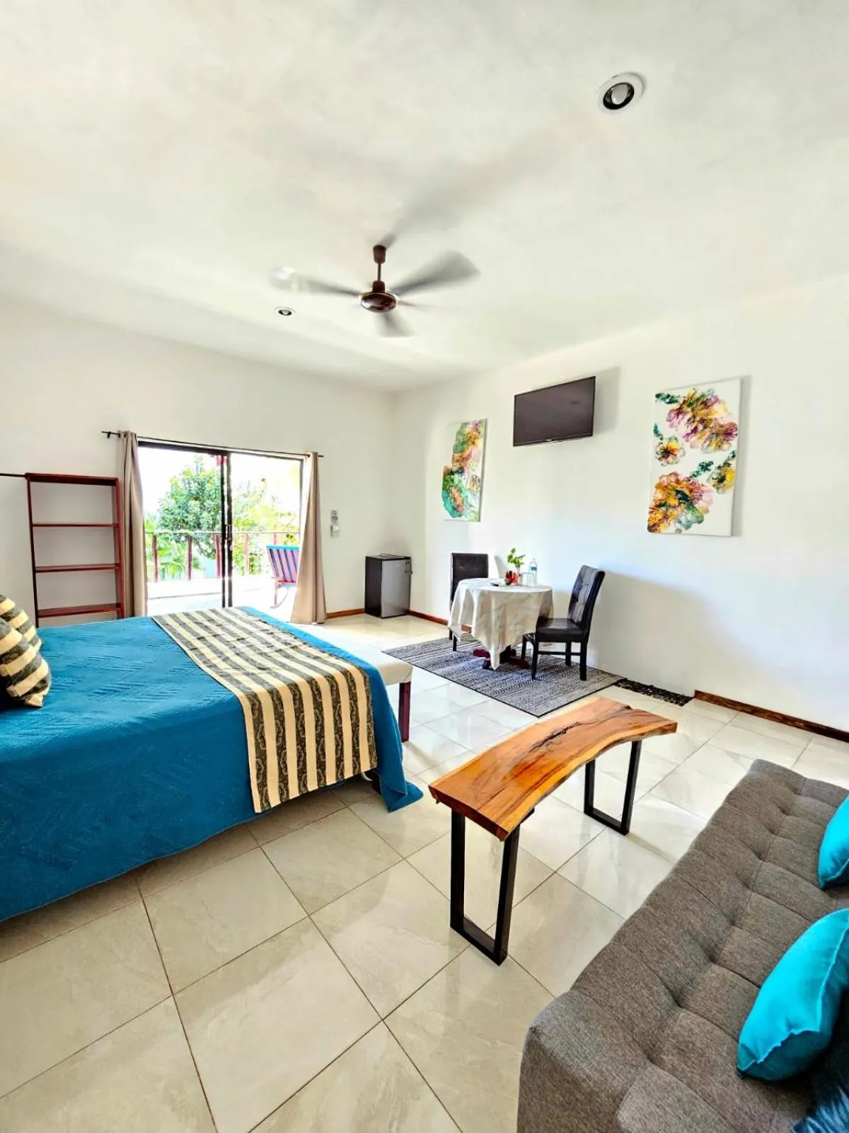 TV and multimedia, Bed in Mayan Majesty Boutique Hotel