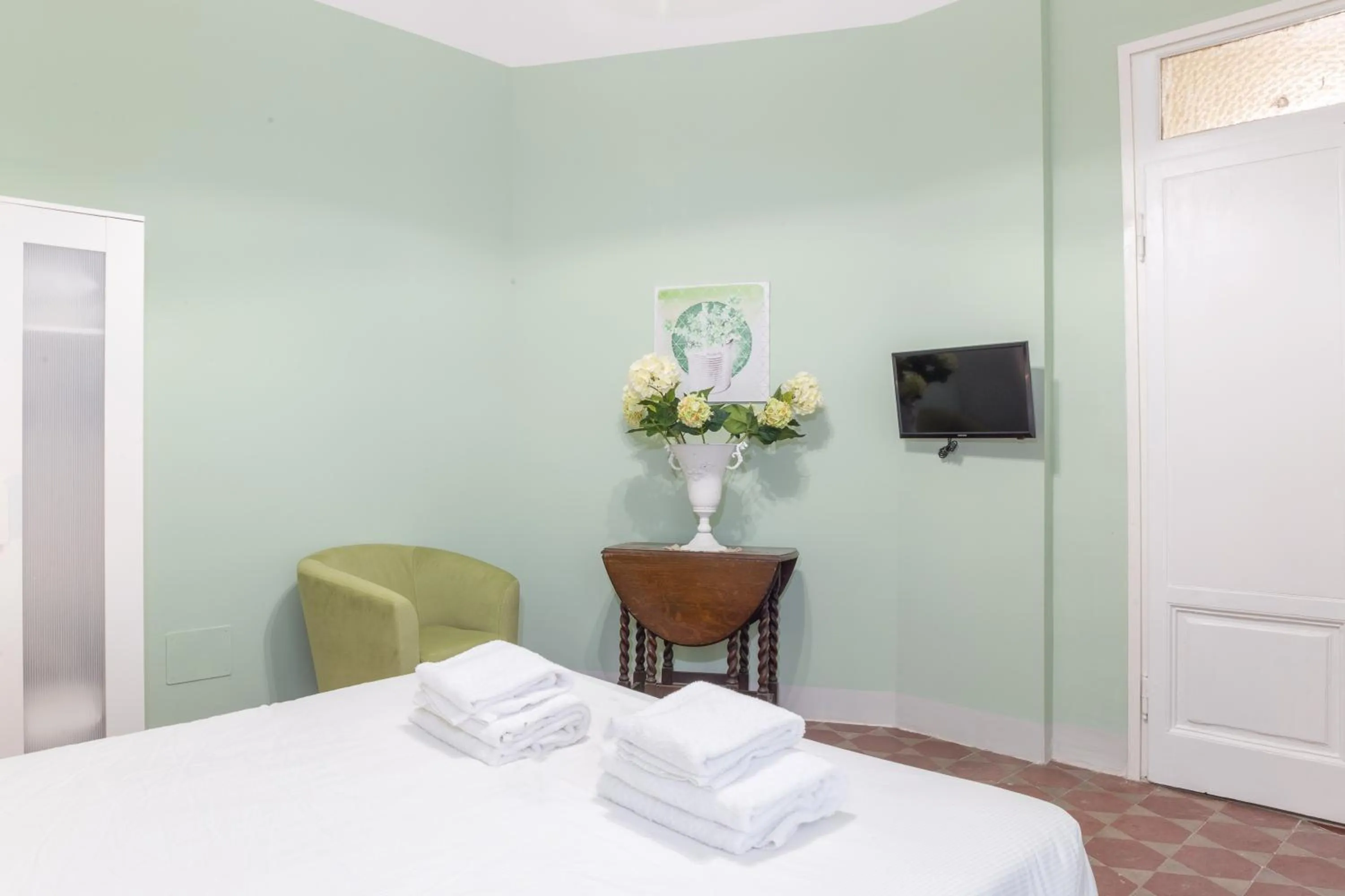 TV and multimedia, Bed in Pilastri Majestic Garden by Mmega