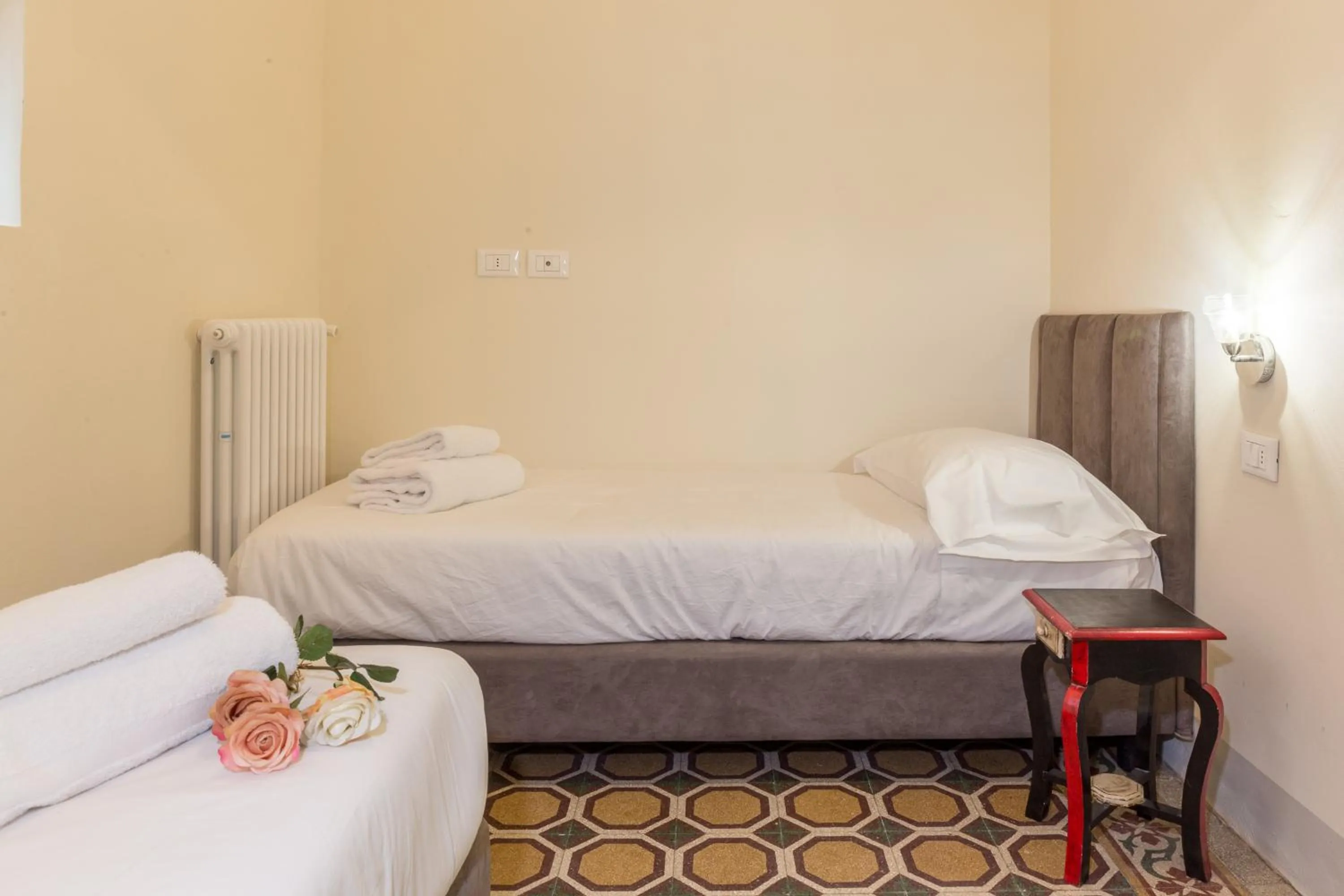 Bed in Pilastri Majestic Garden by Mmega