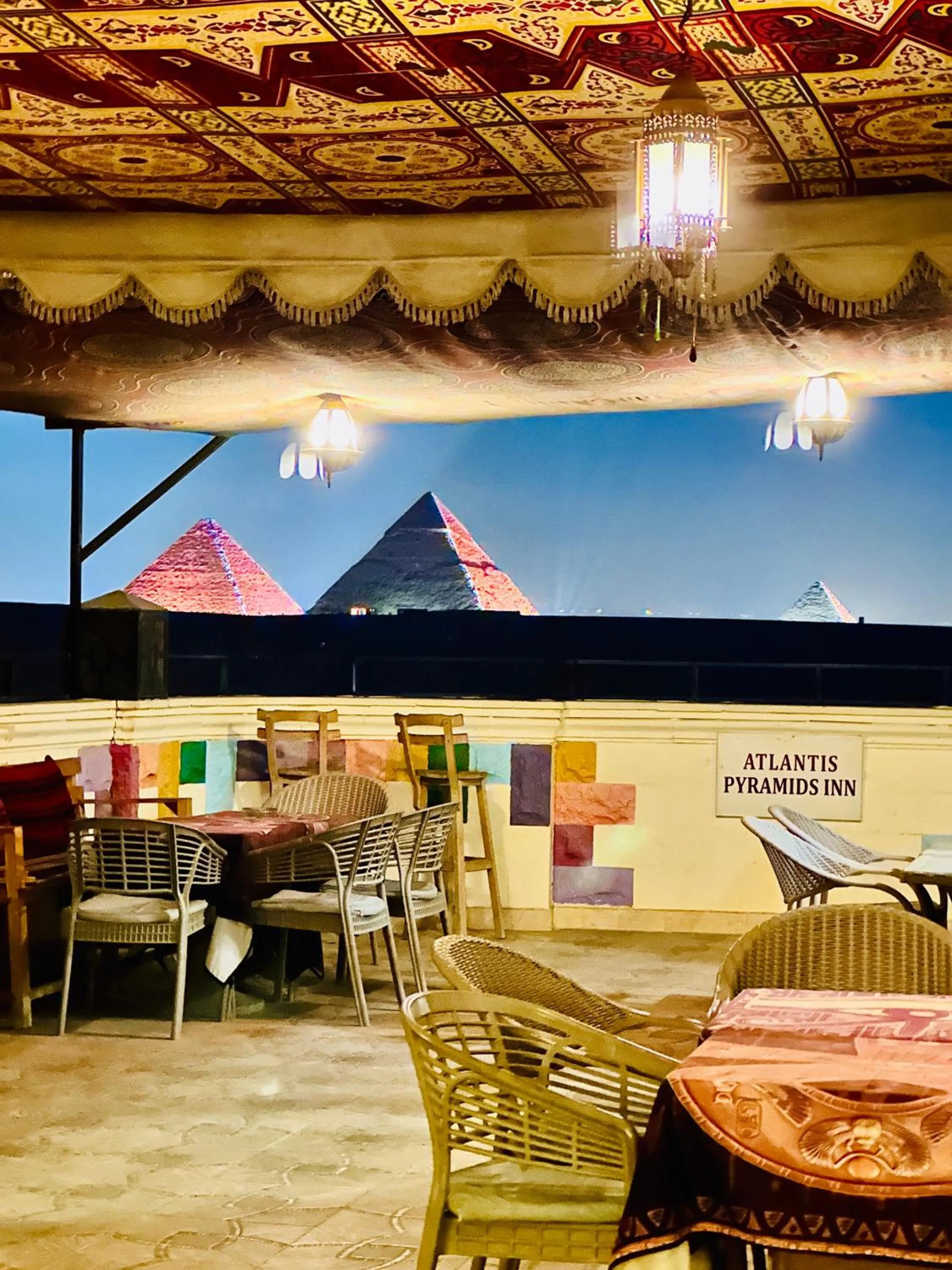 Restaurant/places to eat in Atlantis Pyramids Inn