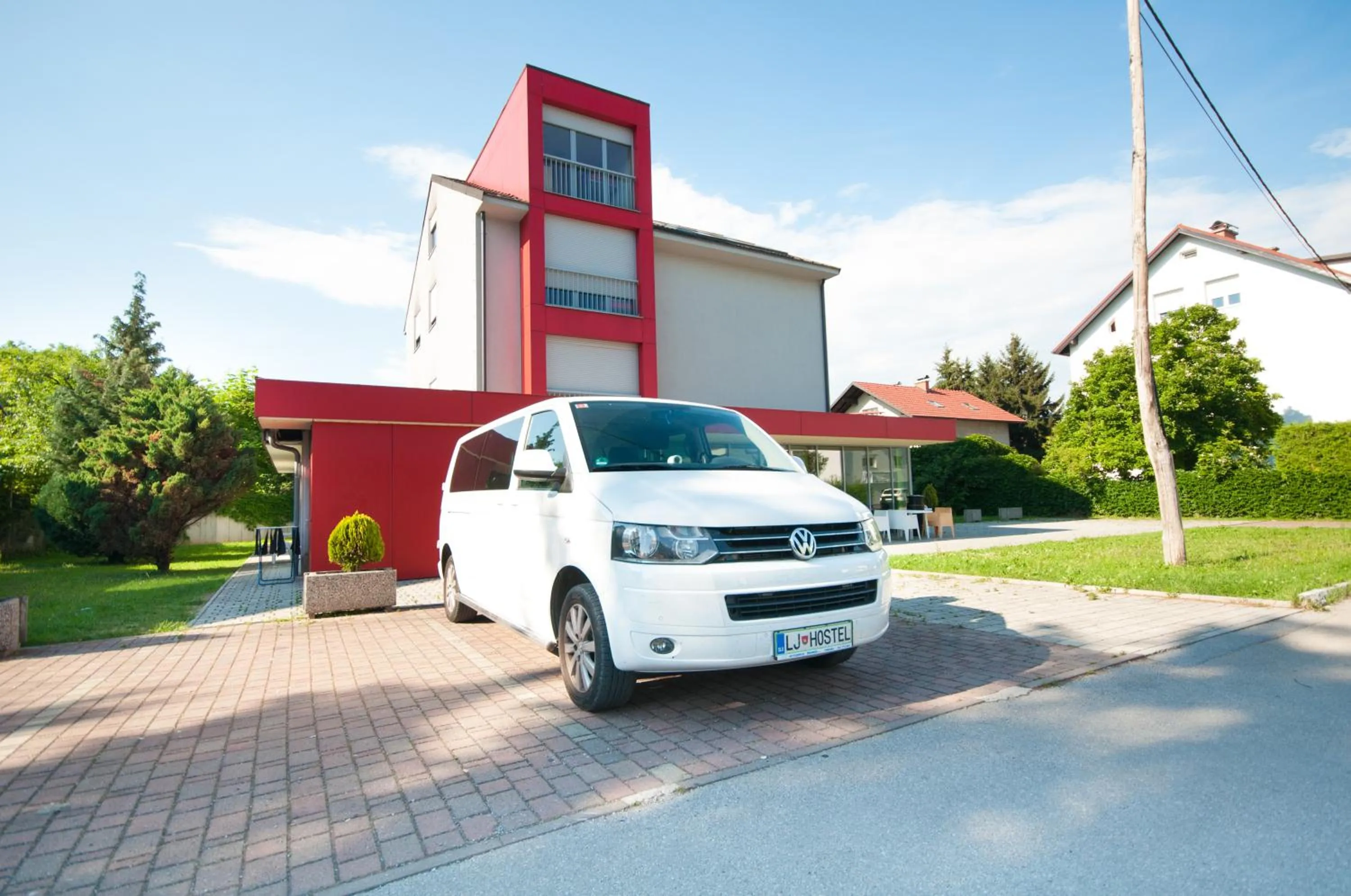 Facade/entrance in Simbol Rooms with free private parking
