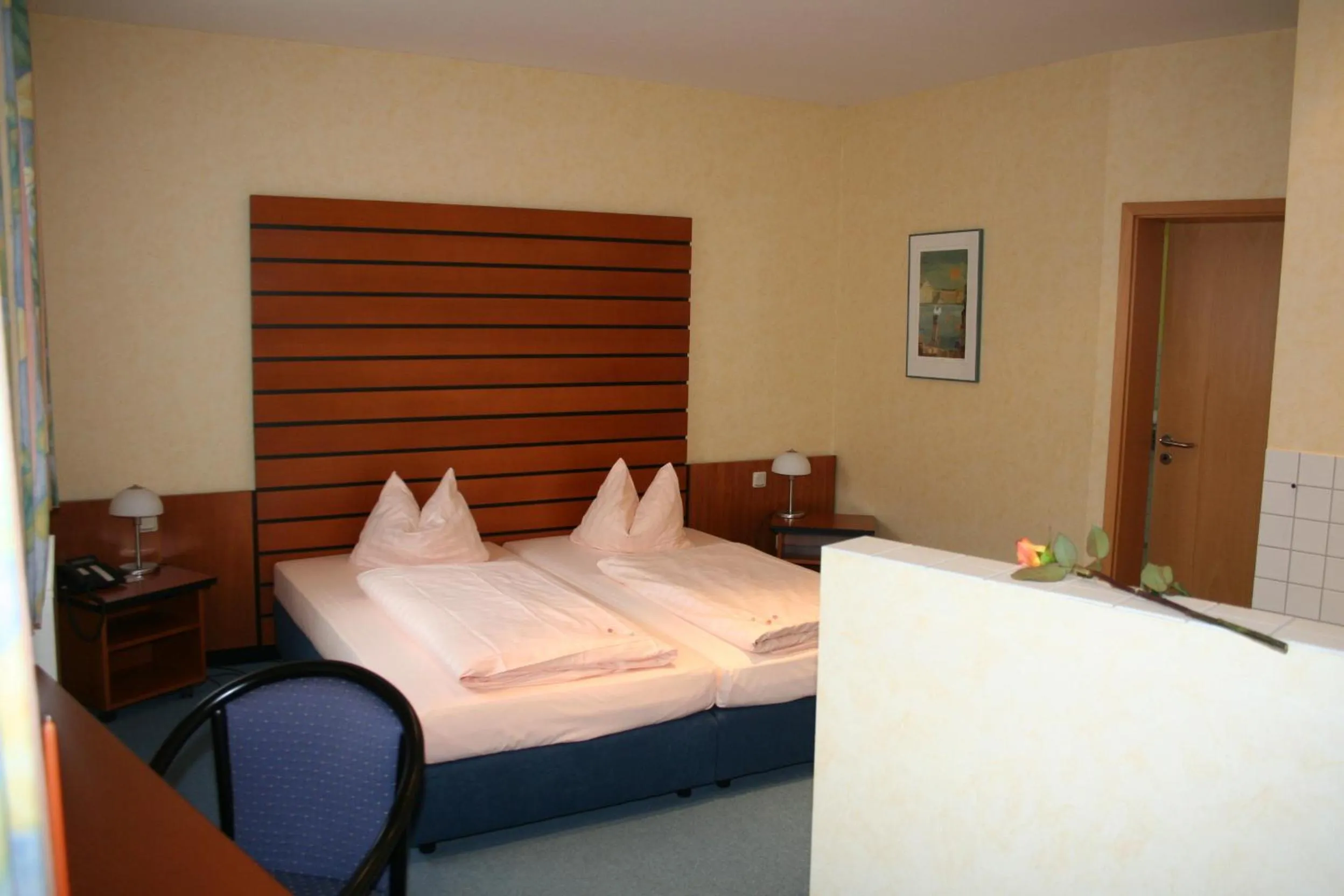 Photo of the whole room, Bed in Hotel Stadt Püttlingen