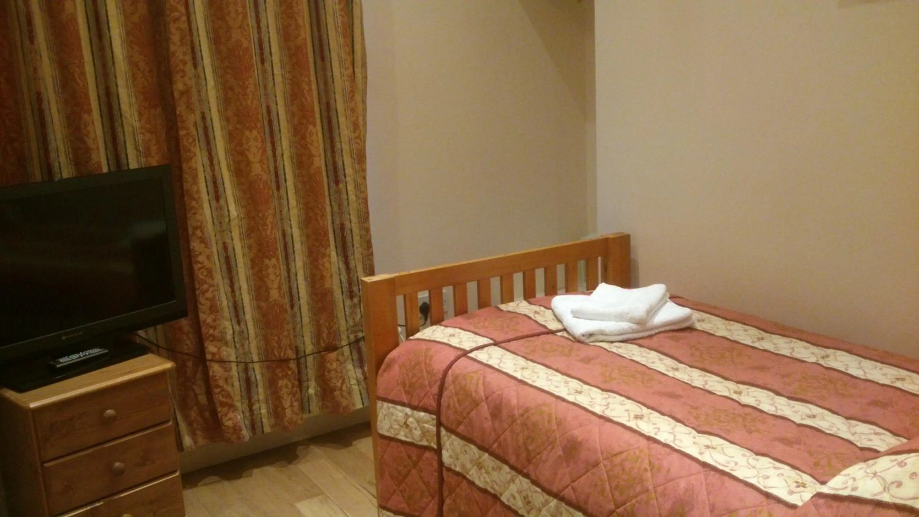 Bed in The Dharma Lodge