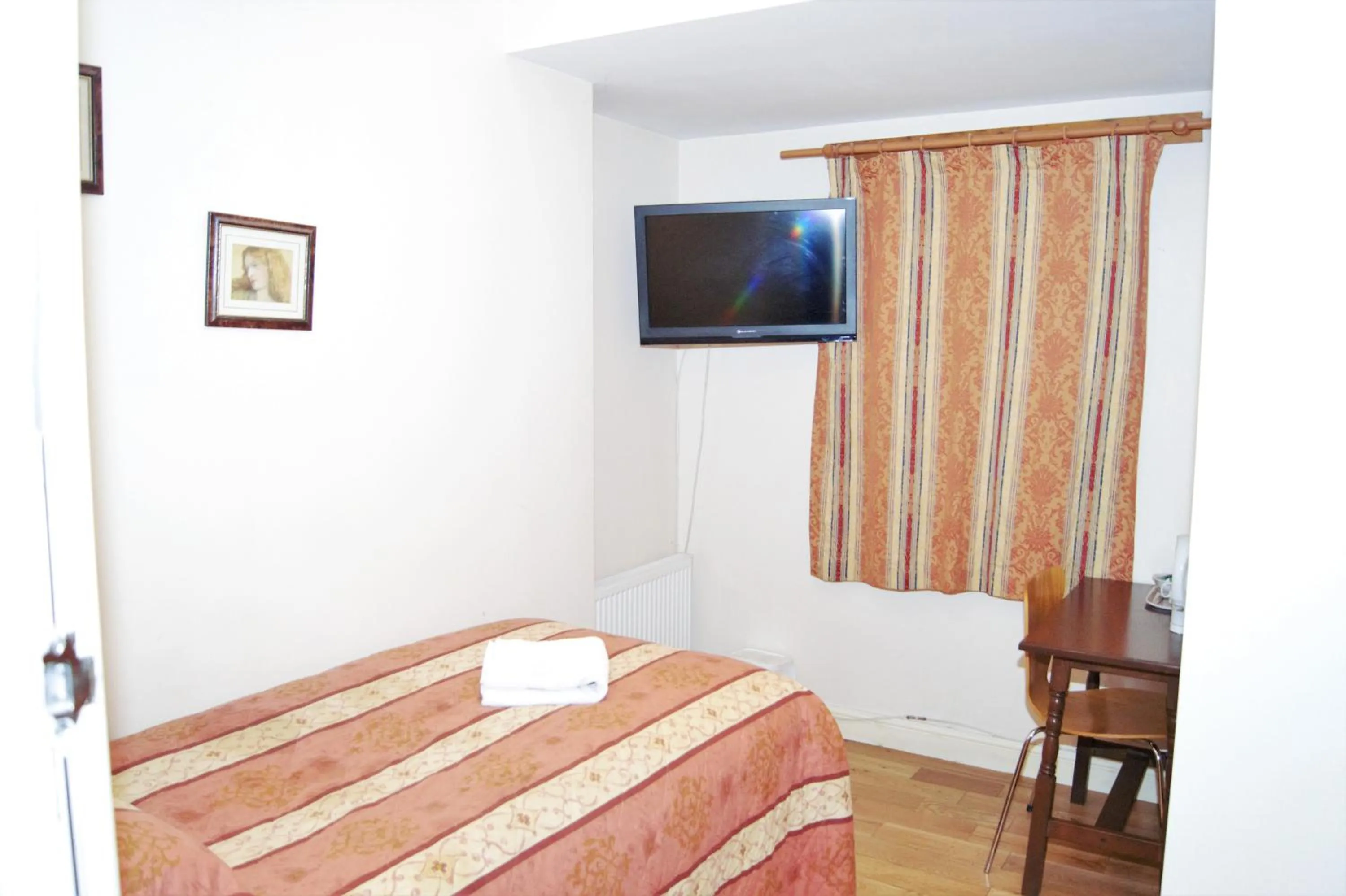 Bedroom, Bed in The Dharma Lodge