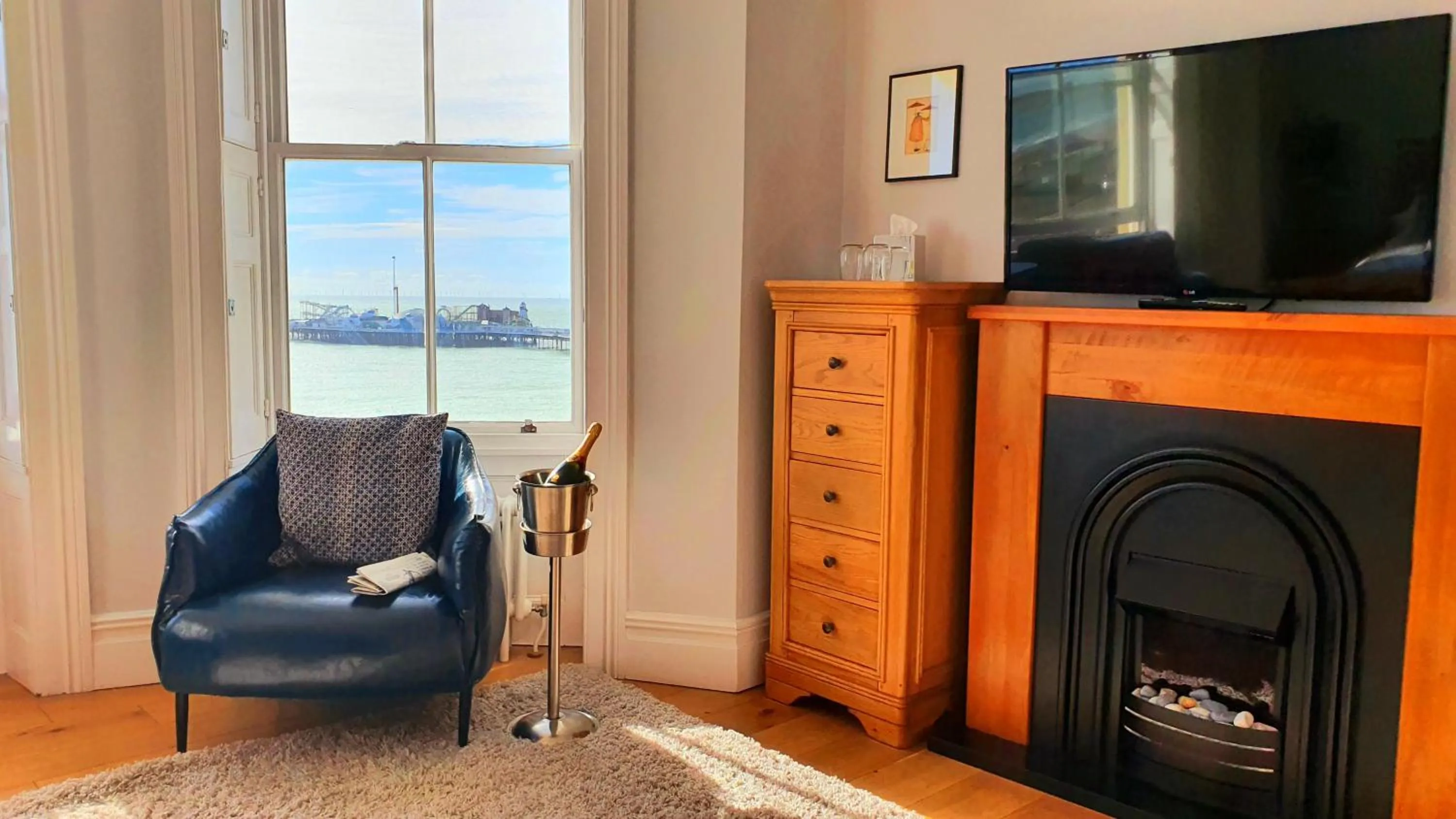 Living room in A Room With A View - Free Parking