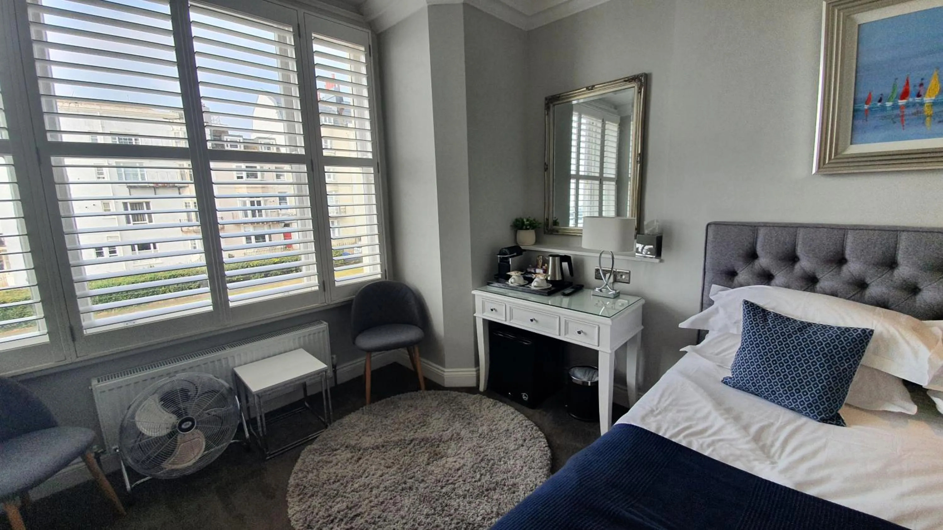 Bedroom, Bed in A Room With A View - Free Parking