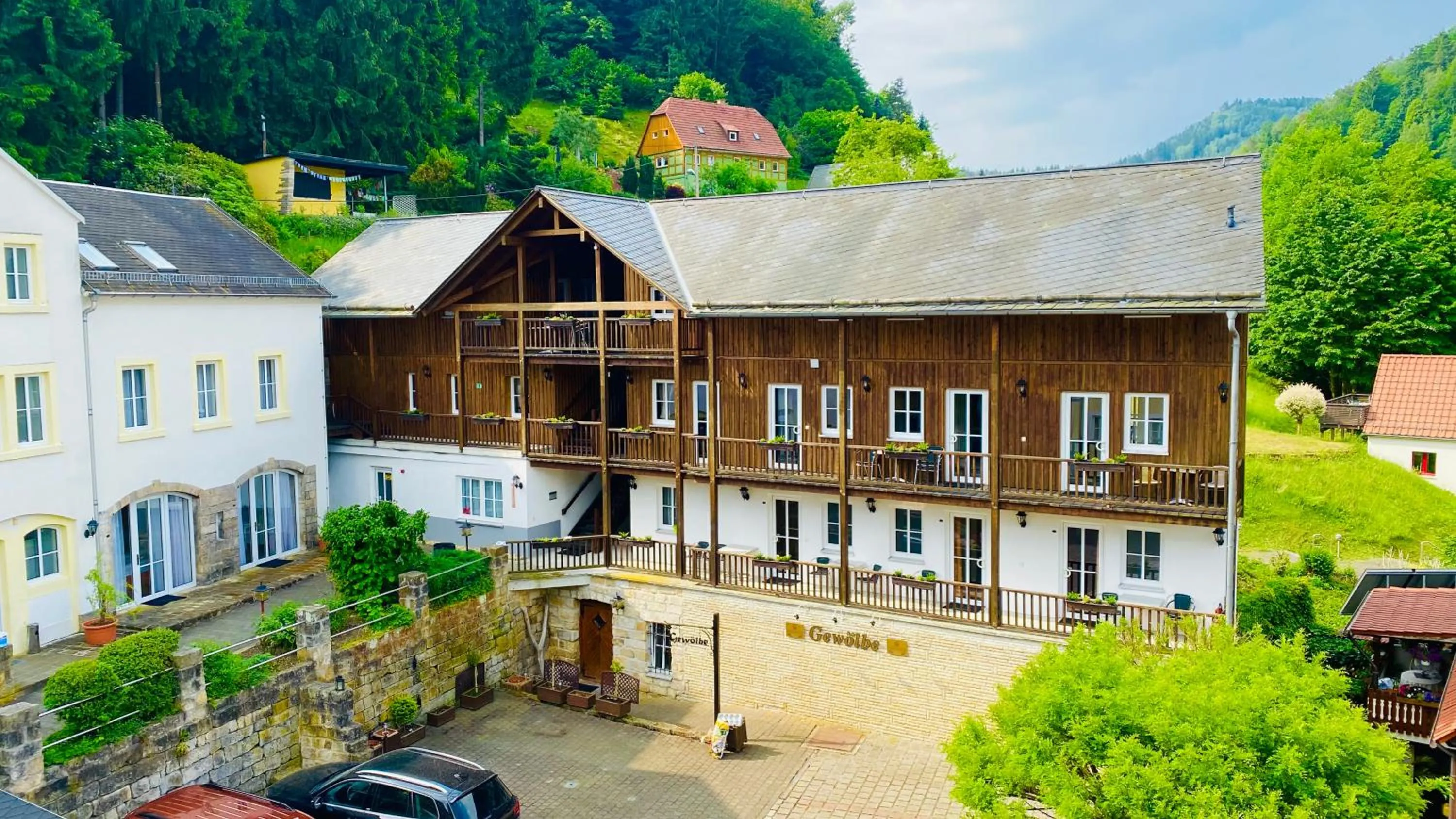 Property building in Hotel Erbgericht