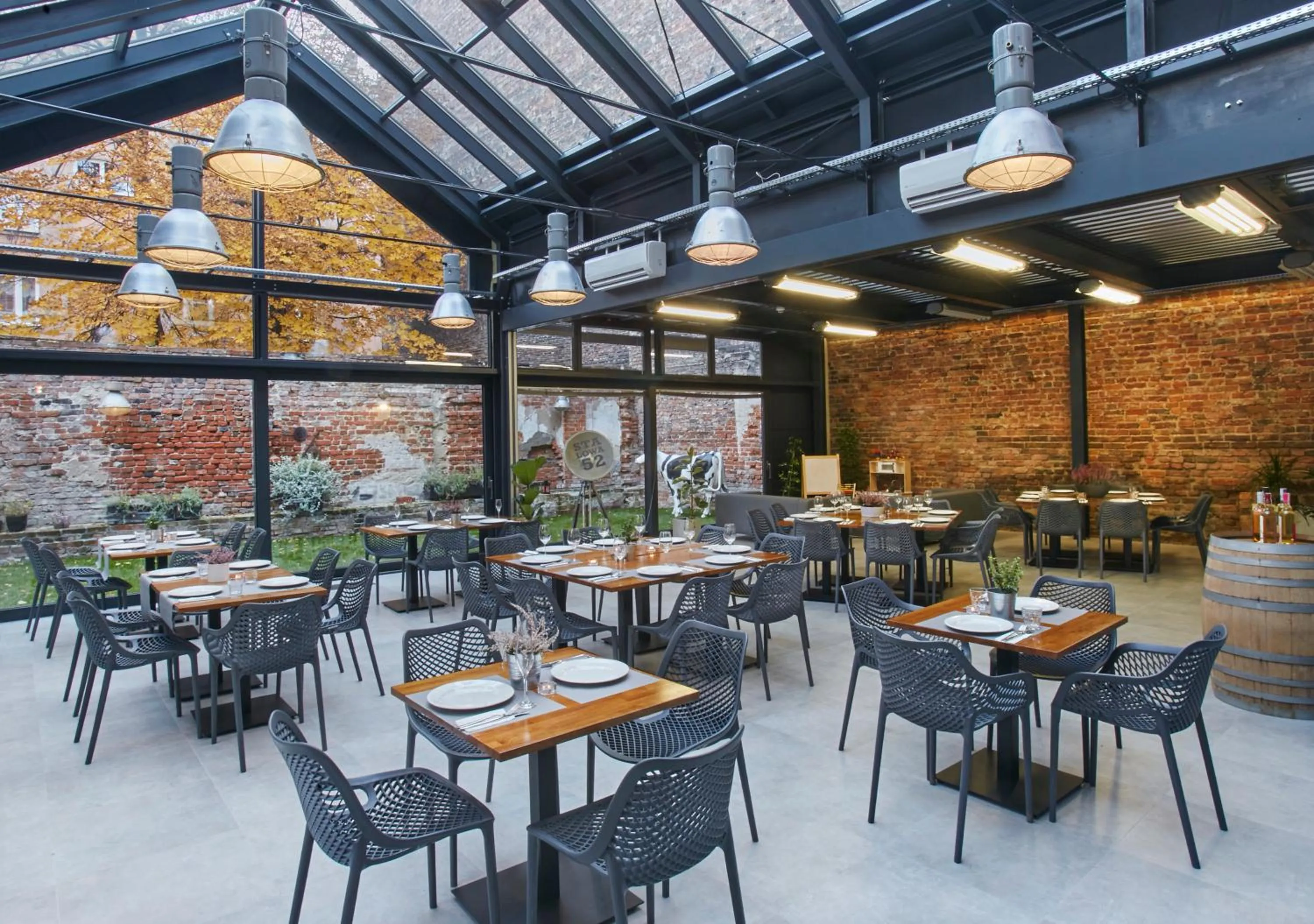 Restaurant/places to eat in ARTHOTEL STALOWA 52