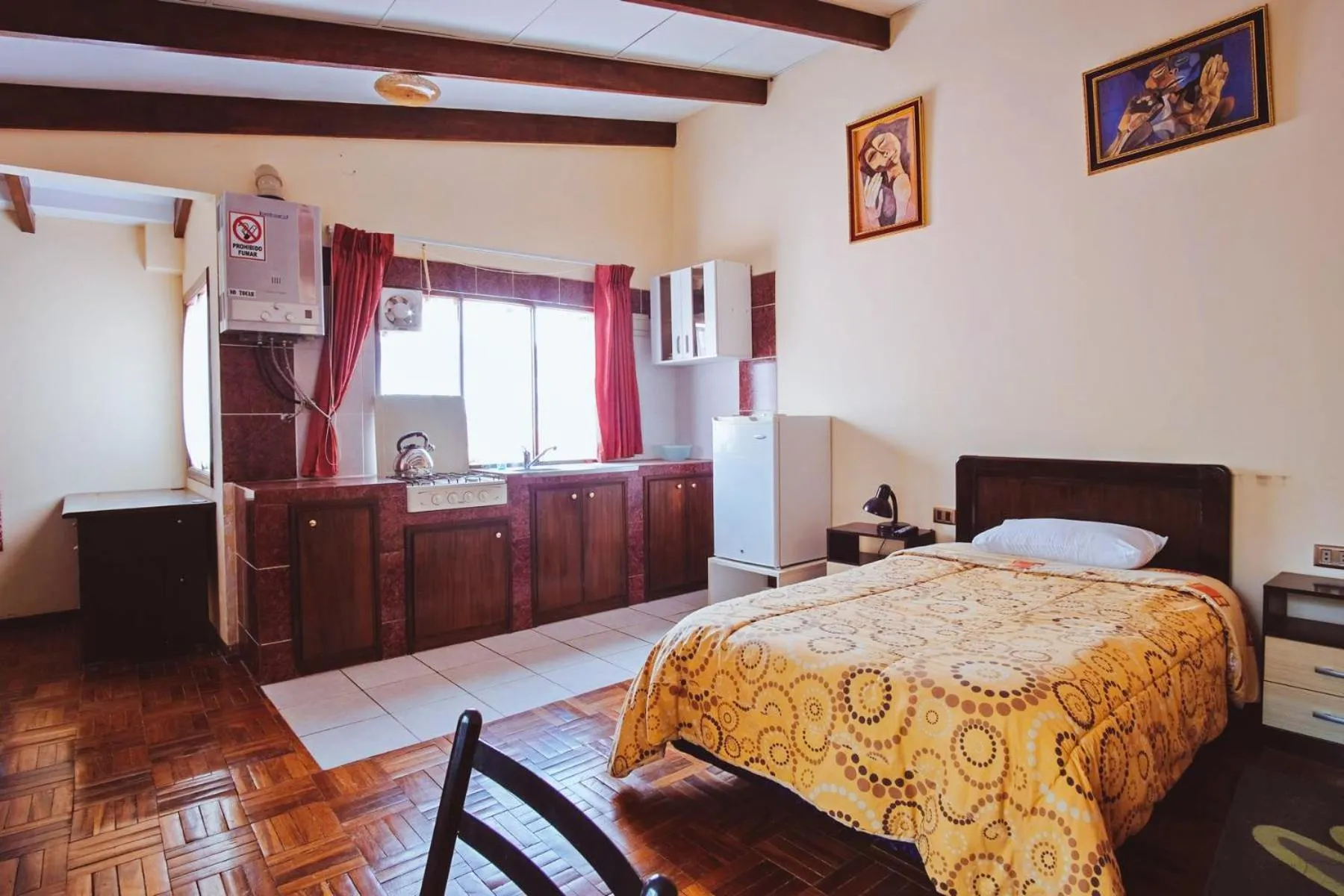 Kitchen or kitchenette, Bed in La Maison Martinet