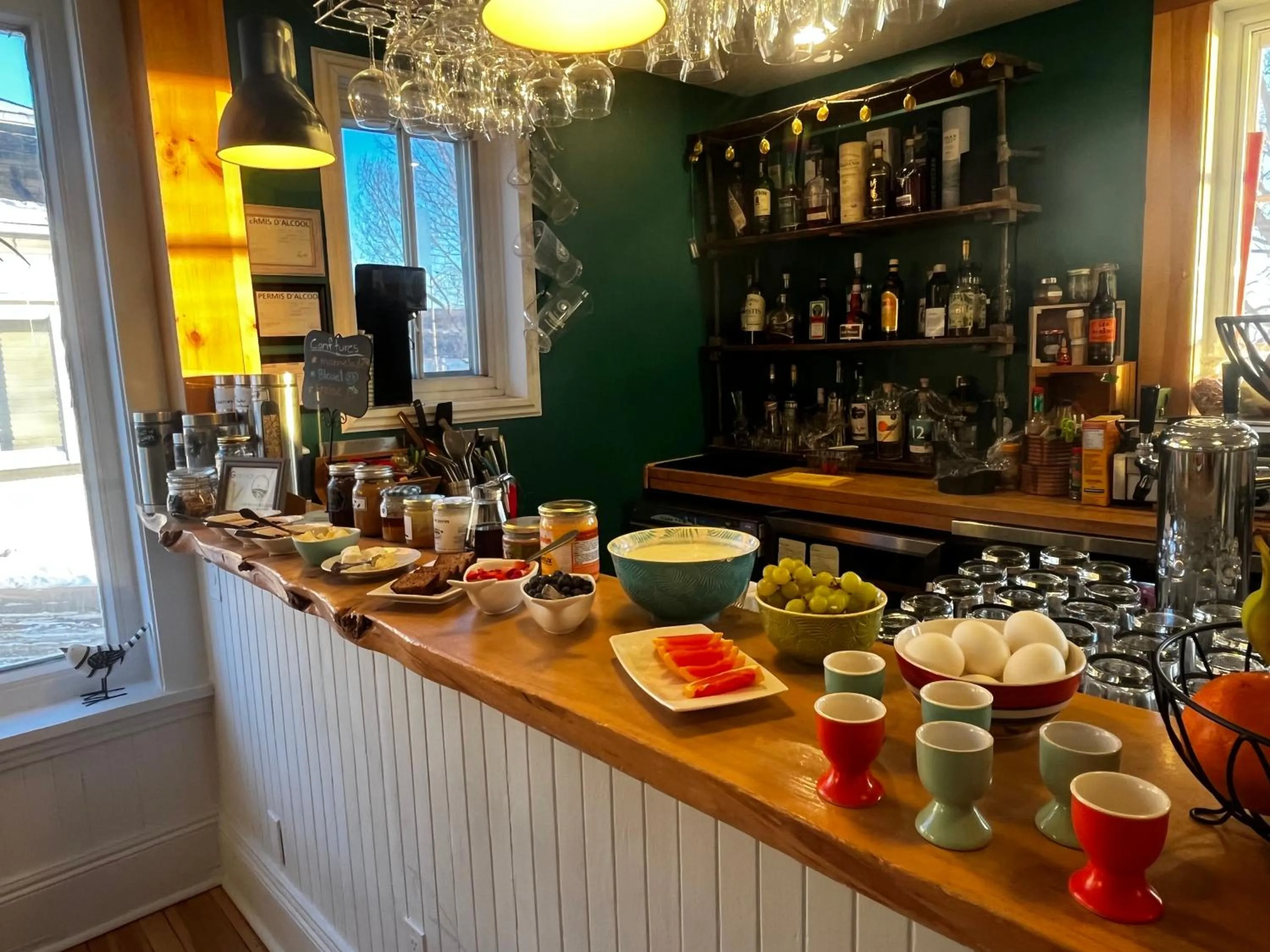 Buffet breakfast in Les Pinsons des Rives