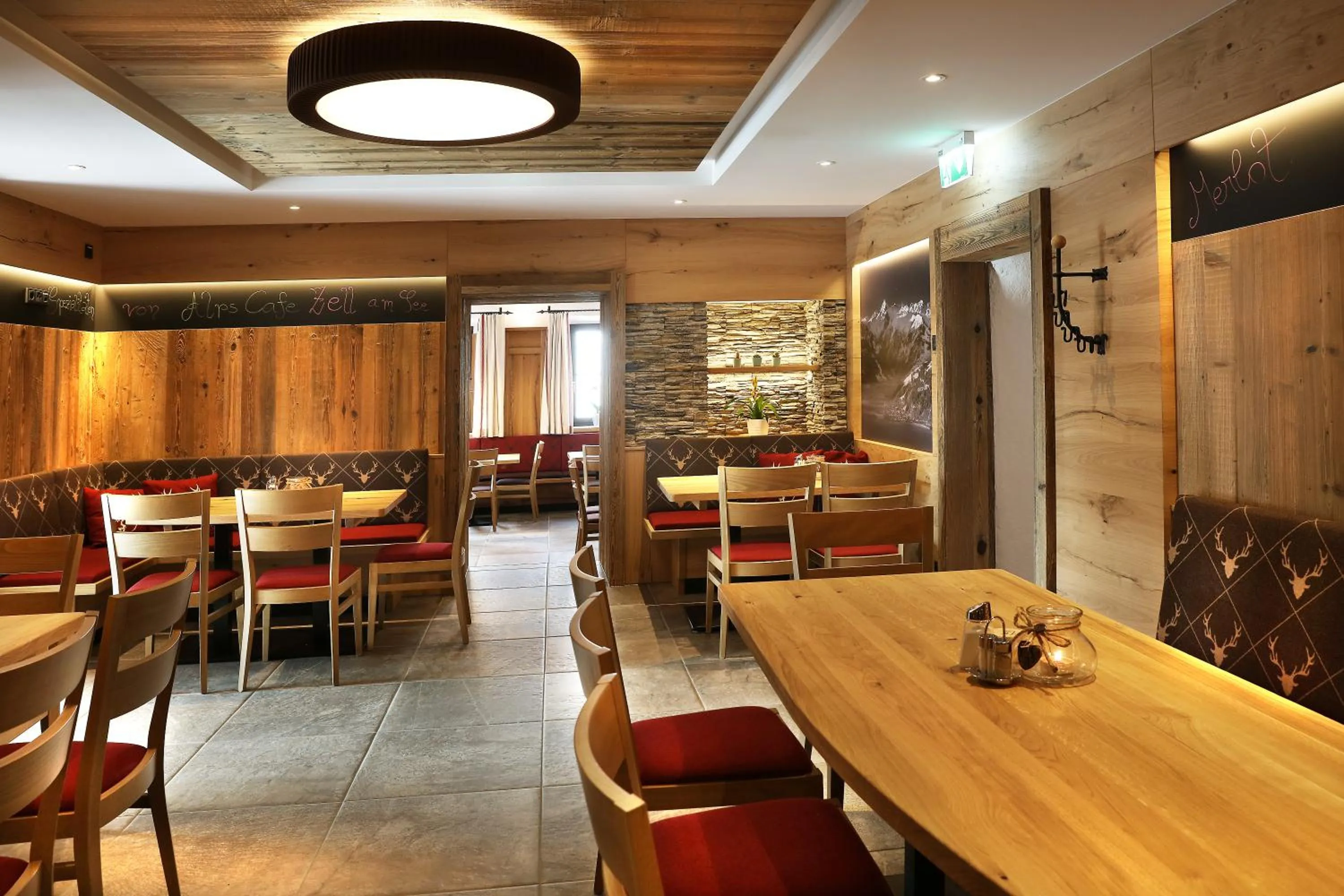 Restaurant/places to eat in Tauernsuites Mitterwirt by ALPS RESORTS