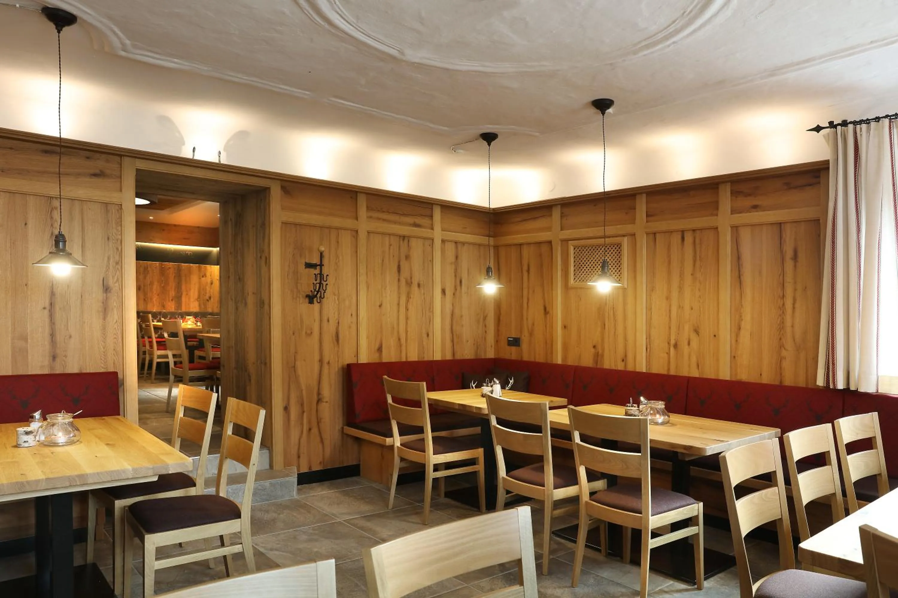 Restaurant/places to eat in Tauernsuites Mitterwirt by ALPS RESORTS