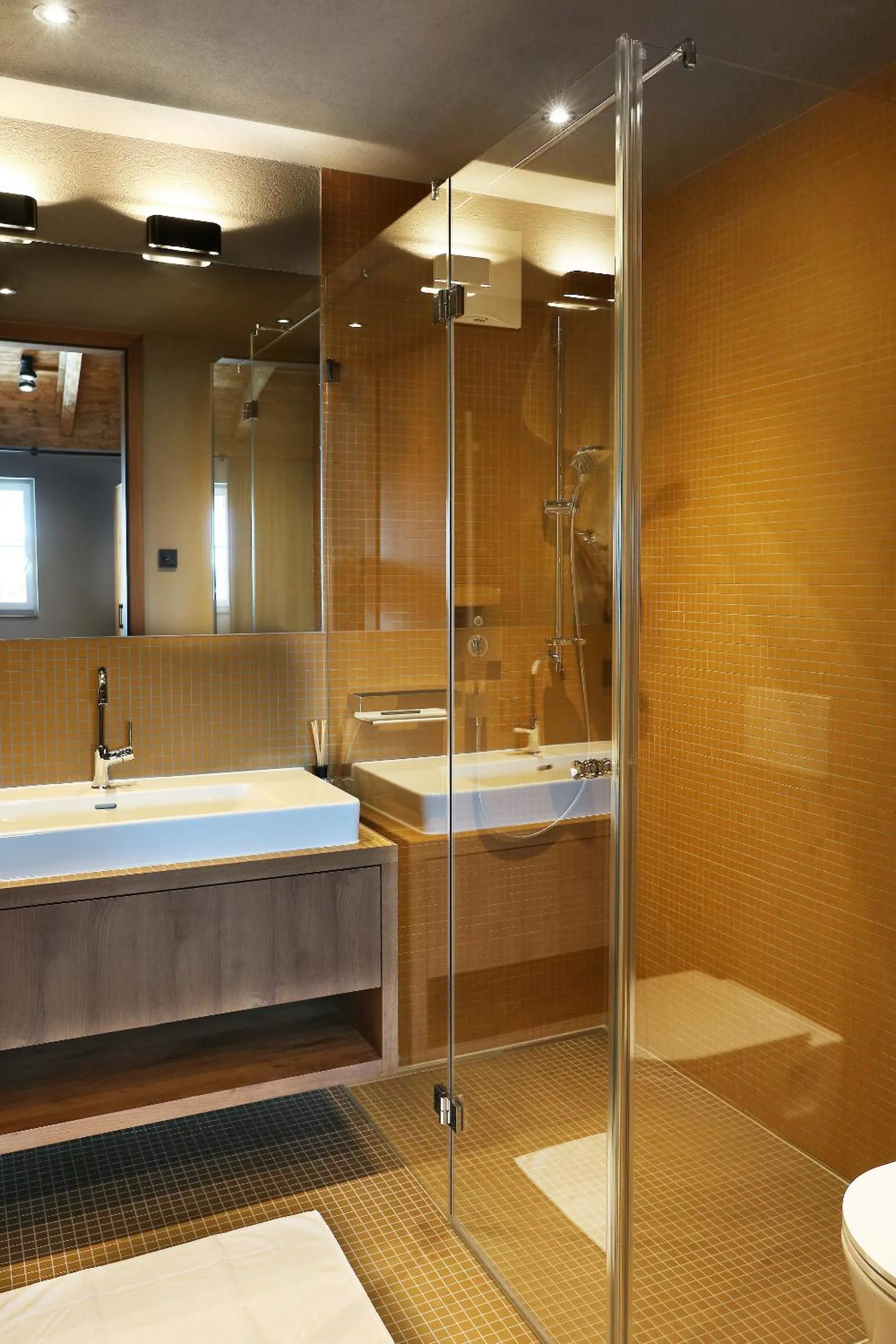 Shower in Tauernsuites Mitterwirt by ALPS RESORTS