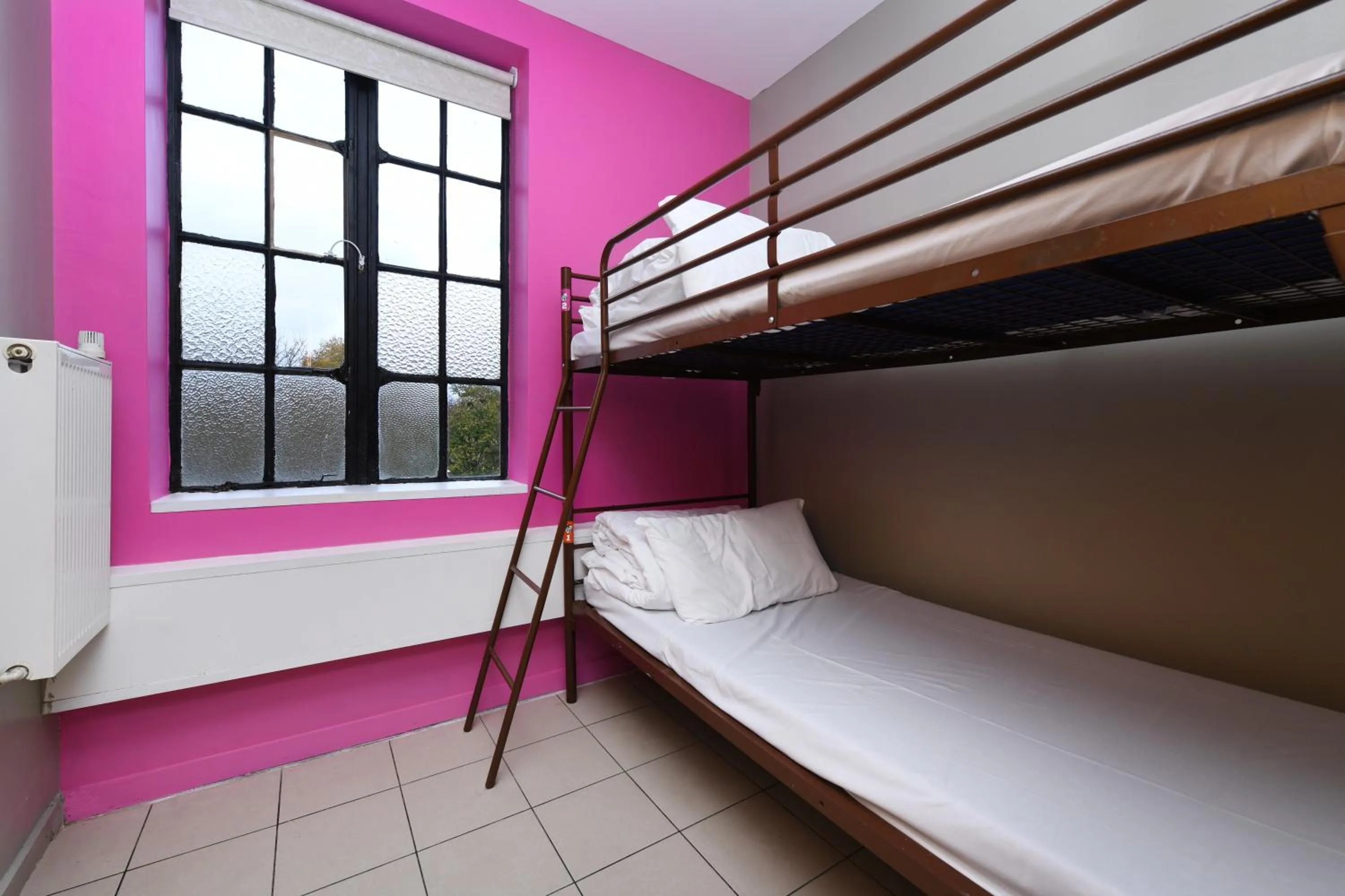 Photo of the whole room, Bed in Rest Up London