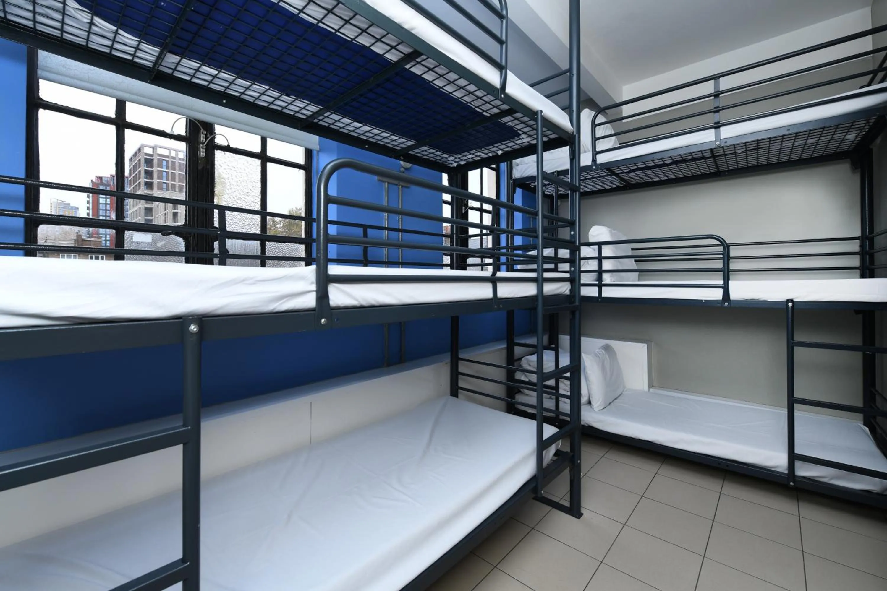 Photo of the whole room, Bed in Rest Up London