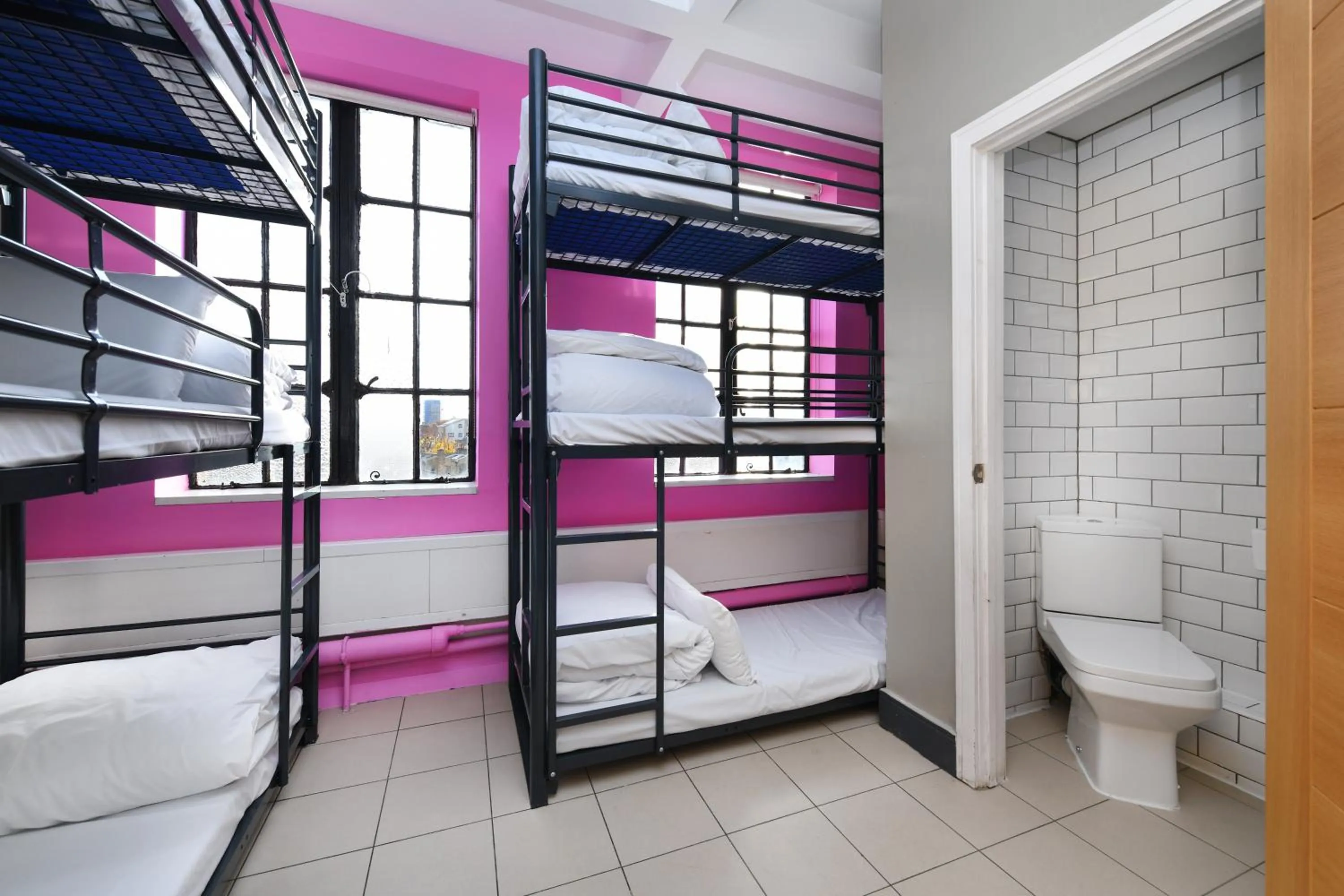 Photo of the whole room, Bed in Rest Up London