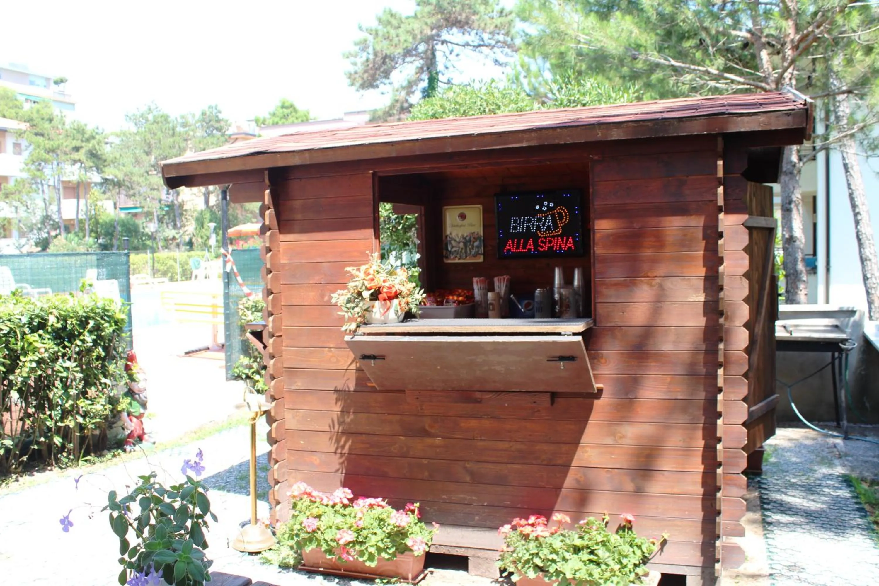 Restaurant/places to eat in Hotel Eden