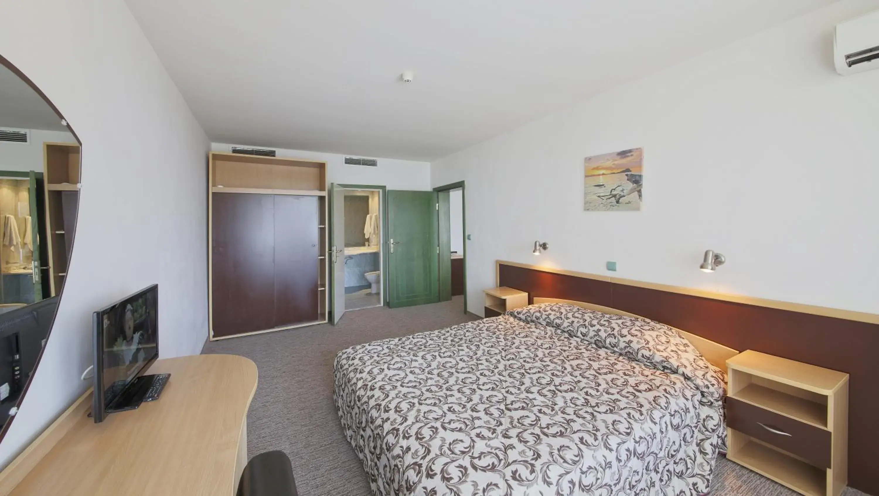 Apartment with Balcony in Hotel Shipka All Inclusive Apartment with Balcony in Hotel Shipka All Inclusive