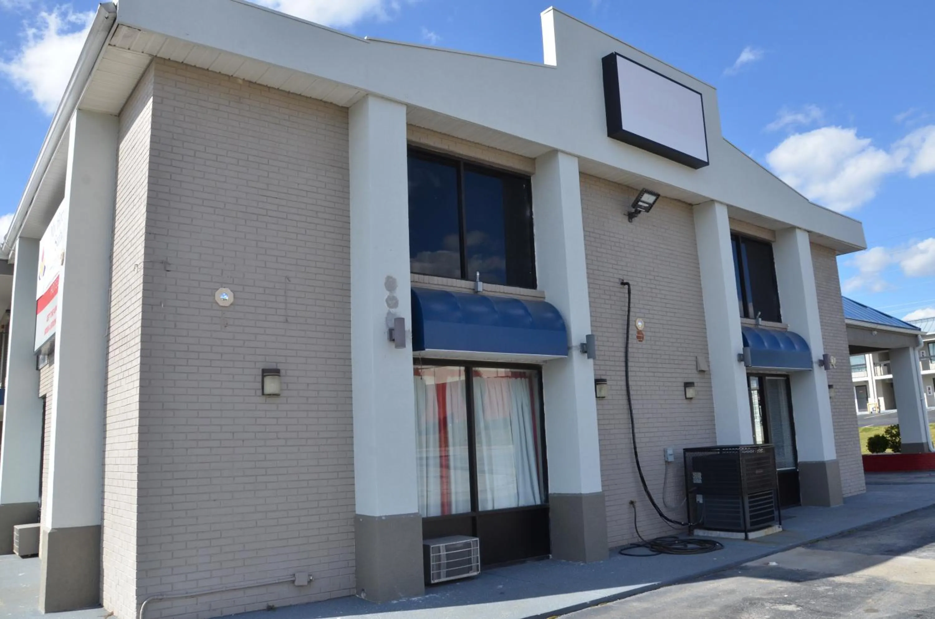 Property building in My Home & Suites Covington