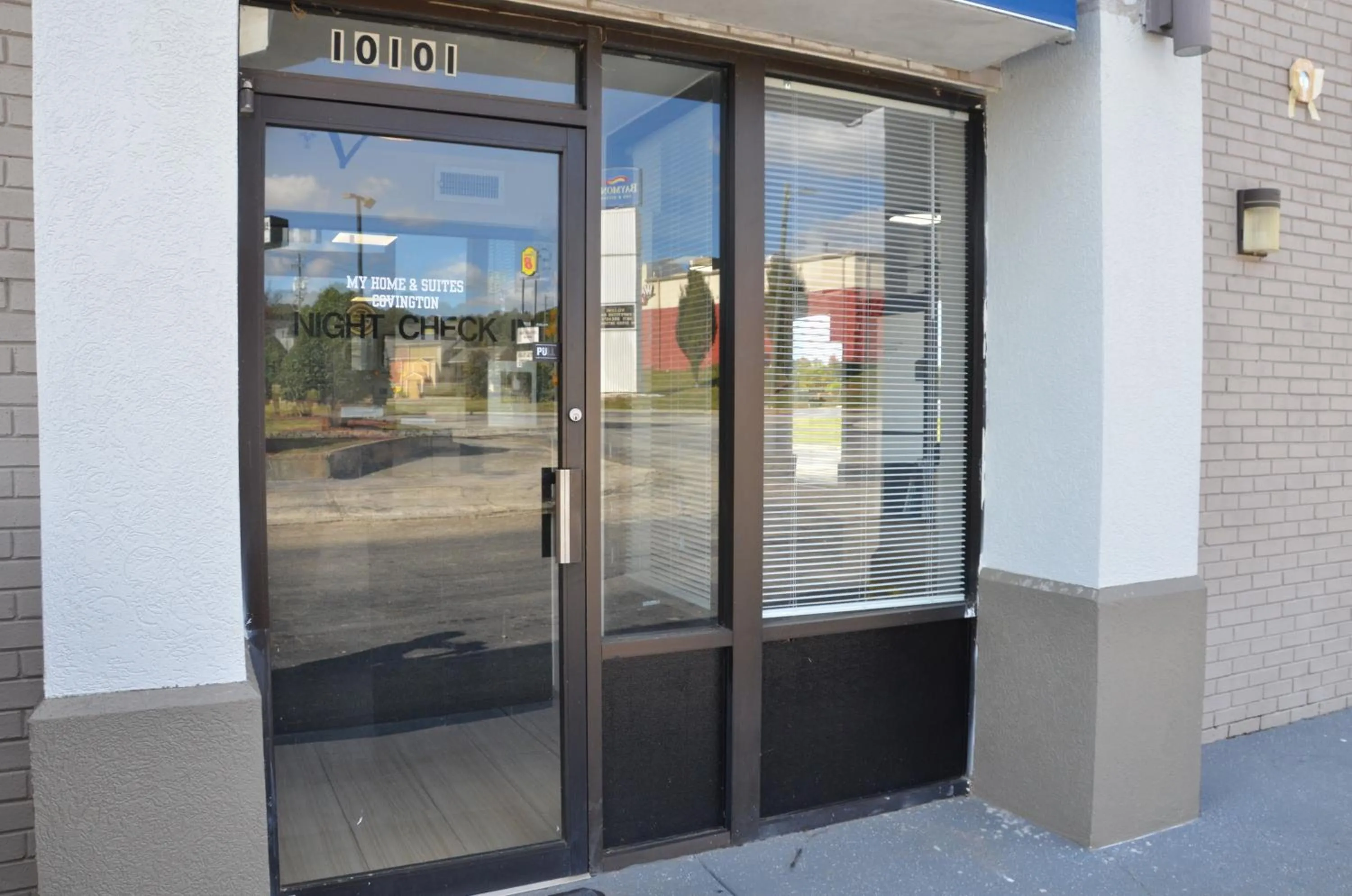 Facade/entrance in My Home & Suites Covington