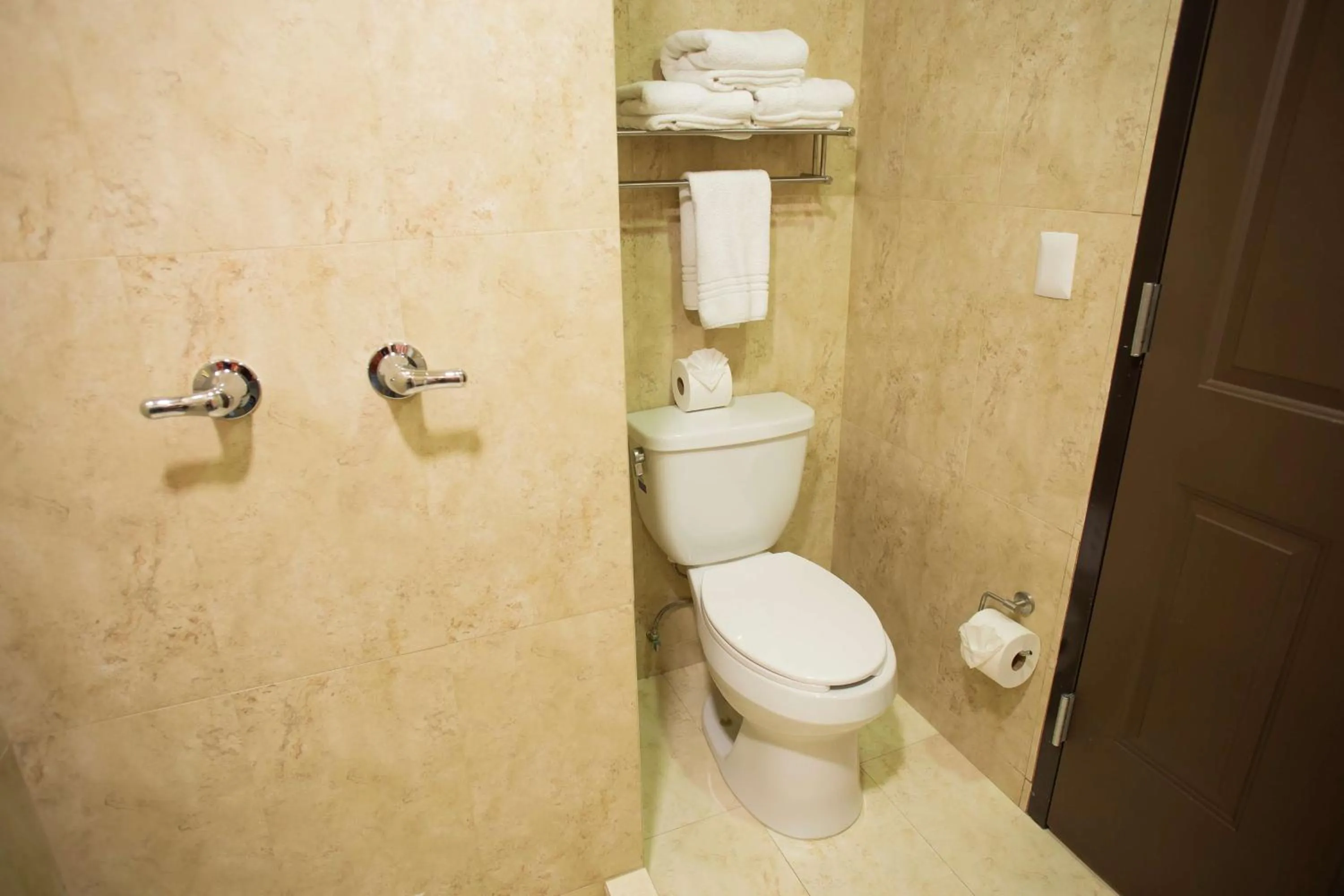 Bathroom in Hotel Plaza Calzada