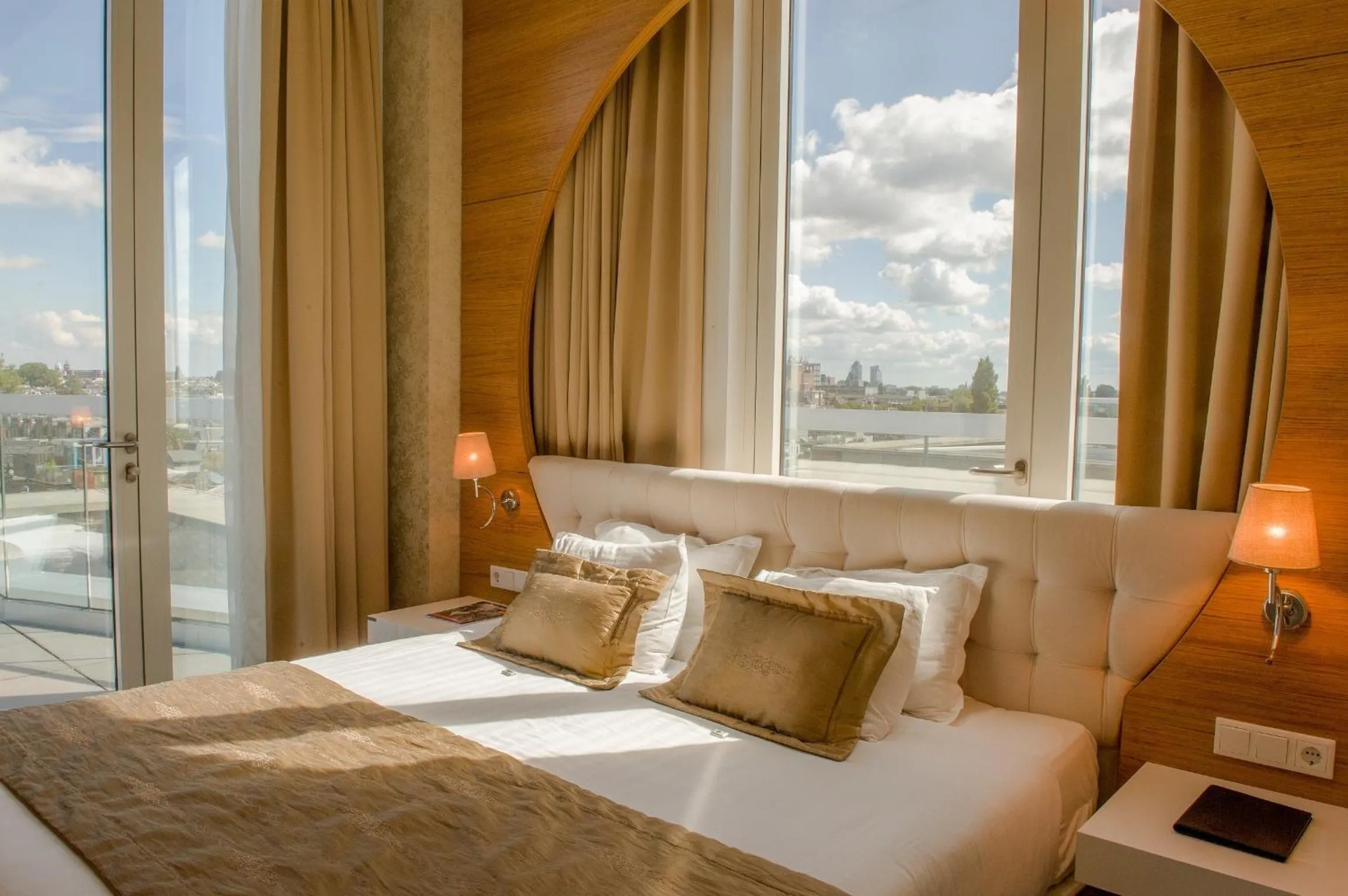 City view, Bed in Grand Hotel Downtown