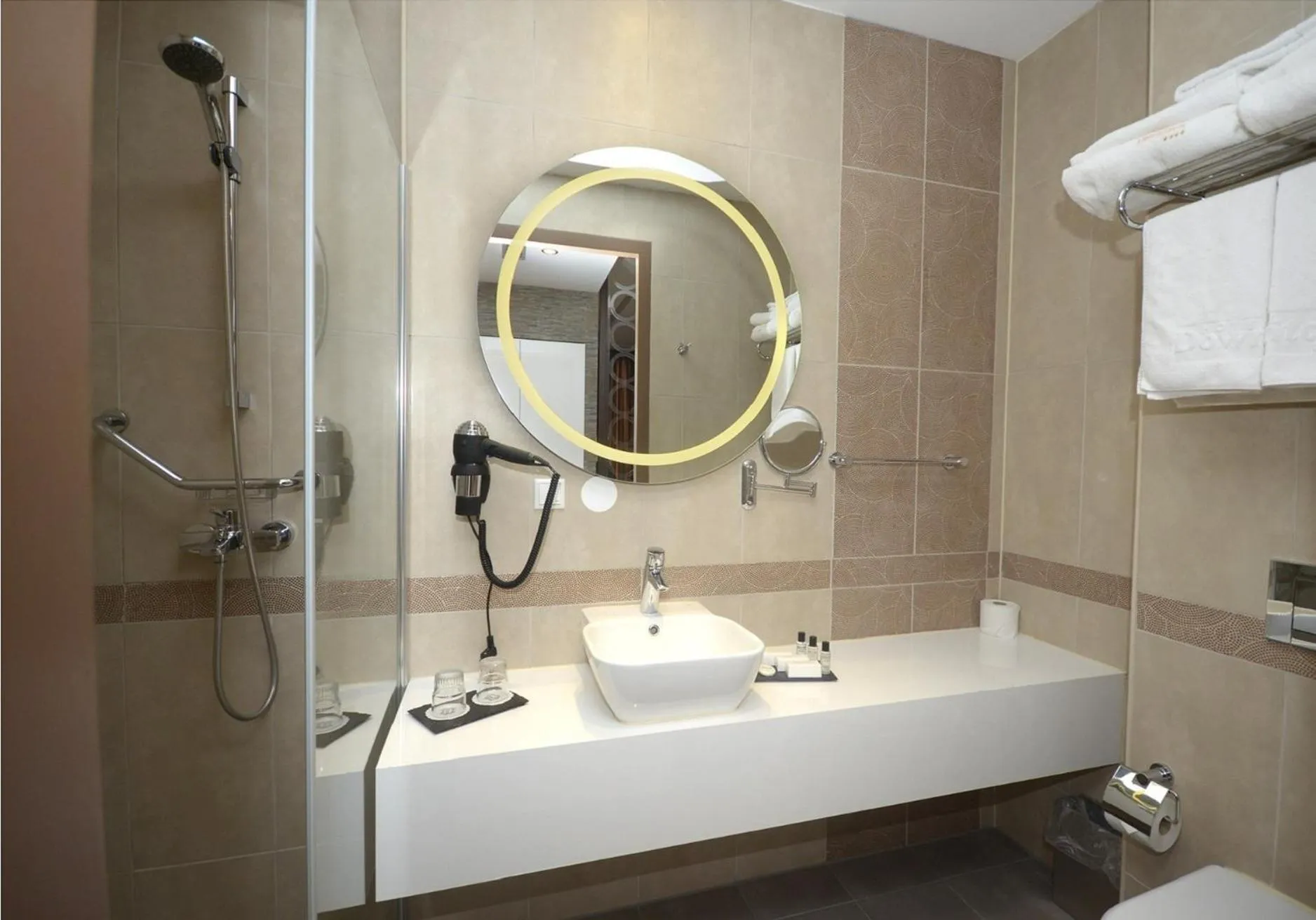 Shower in Grand Hotel Downtown