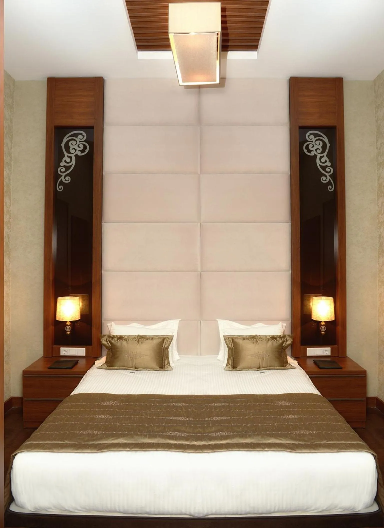 Bedroom, Bed in Grand Hotel Downtown