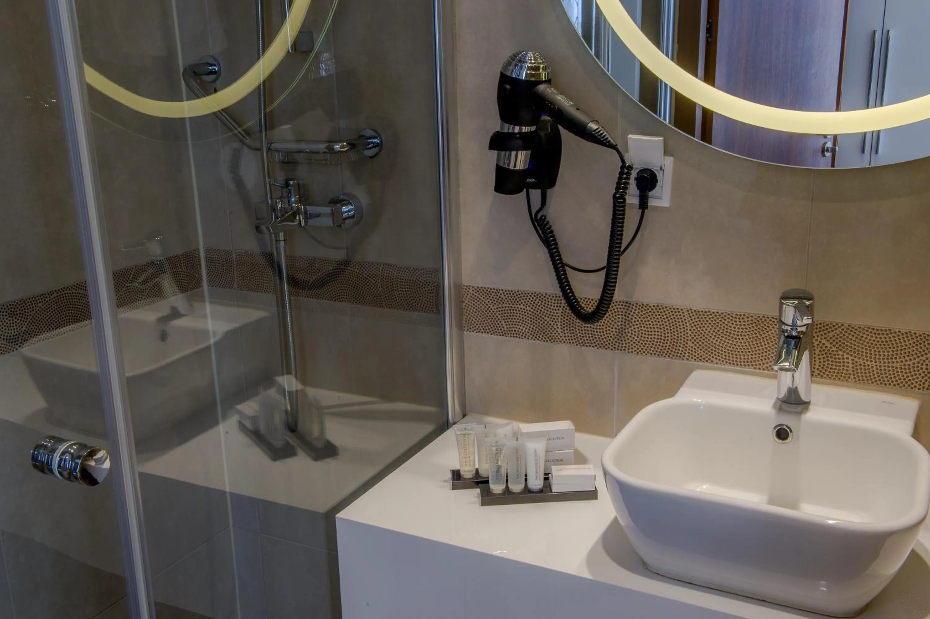 Bathroom in Grand Hotel Downtown