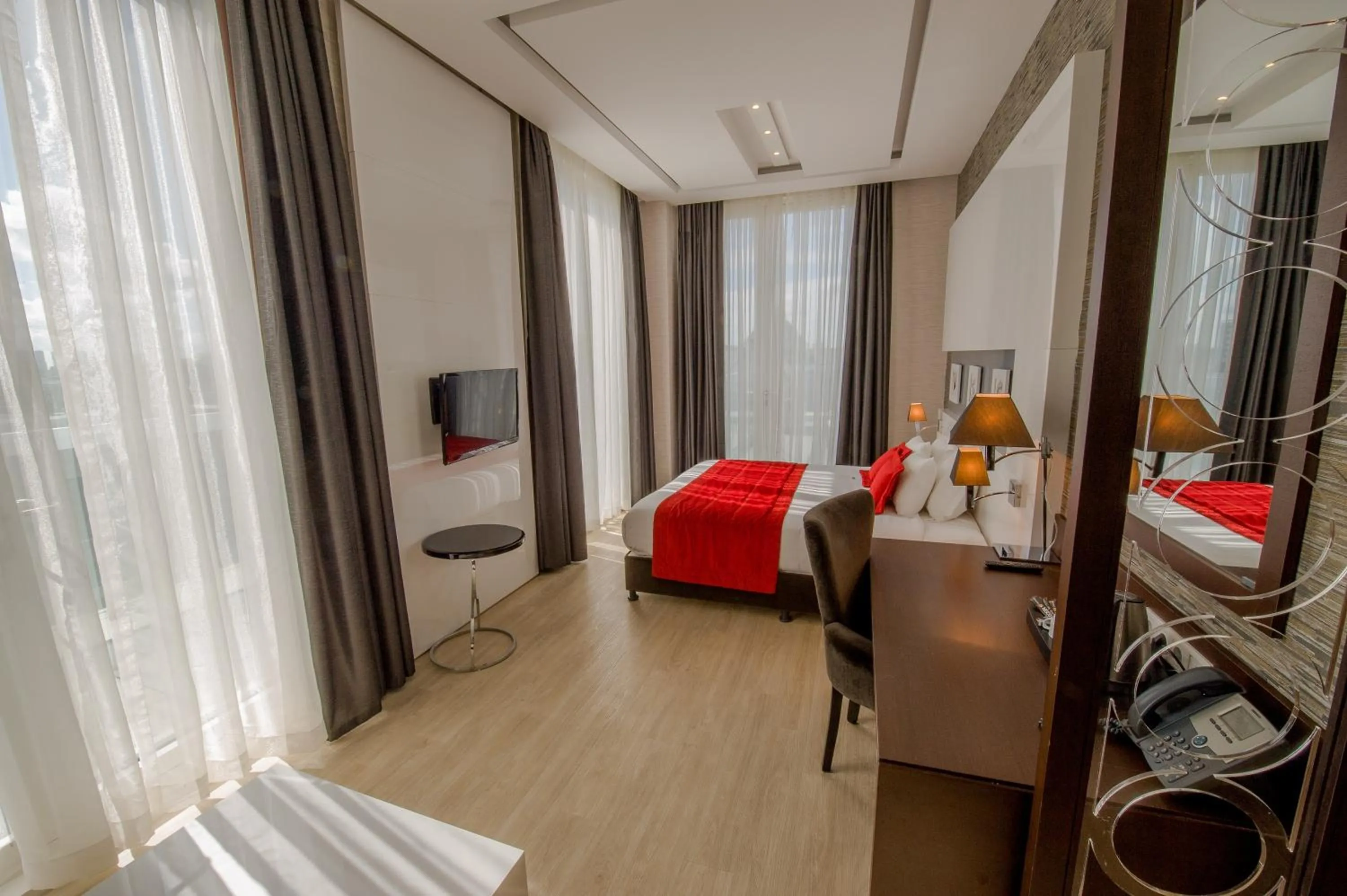 Bedroom, Bed in Grand Hotel Downtown