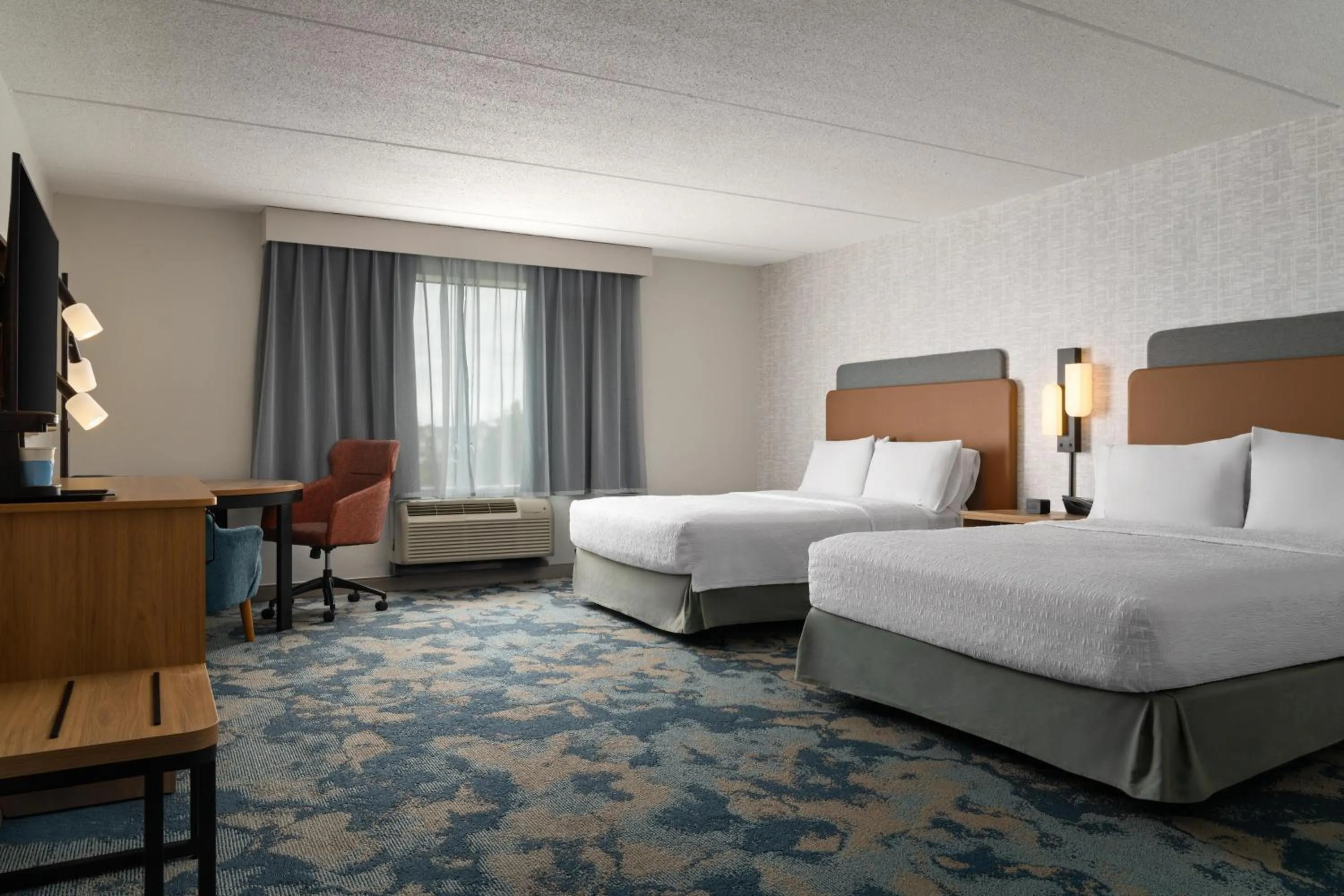 Bed in Hampton Inn Neptune