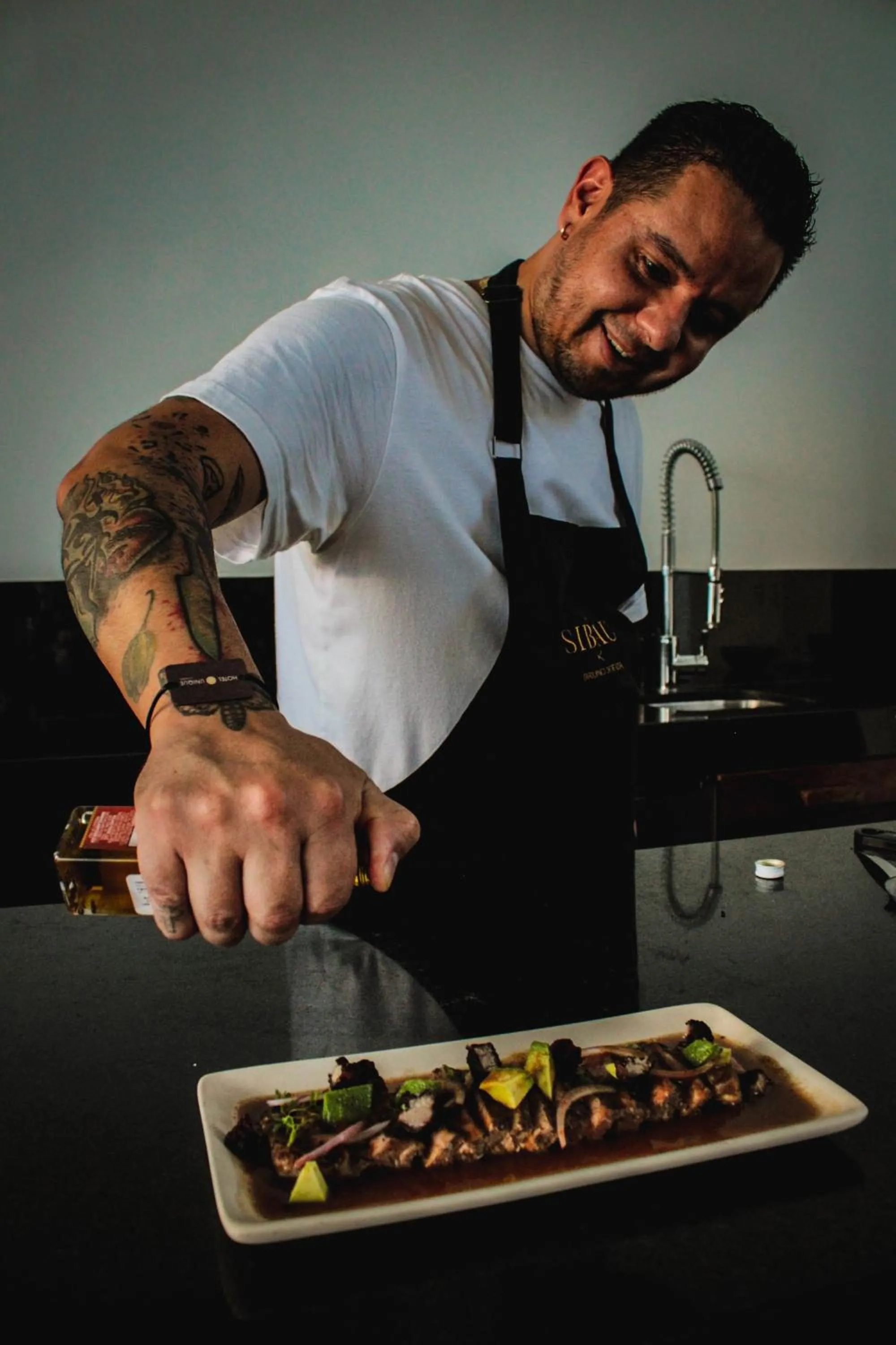 Restaurant/places to eat in Hotel B Unique