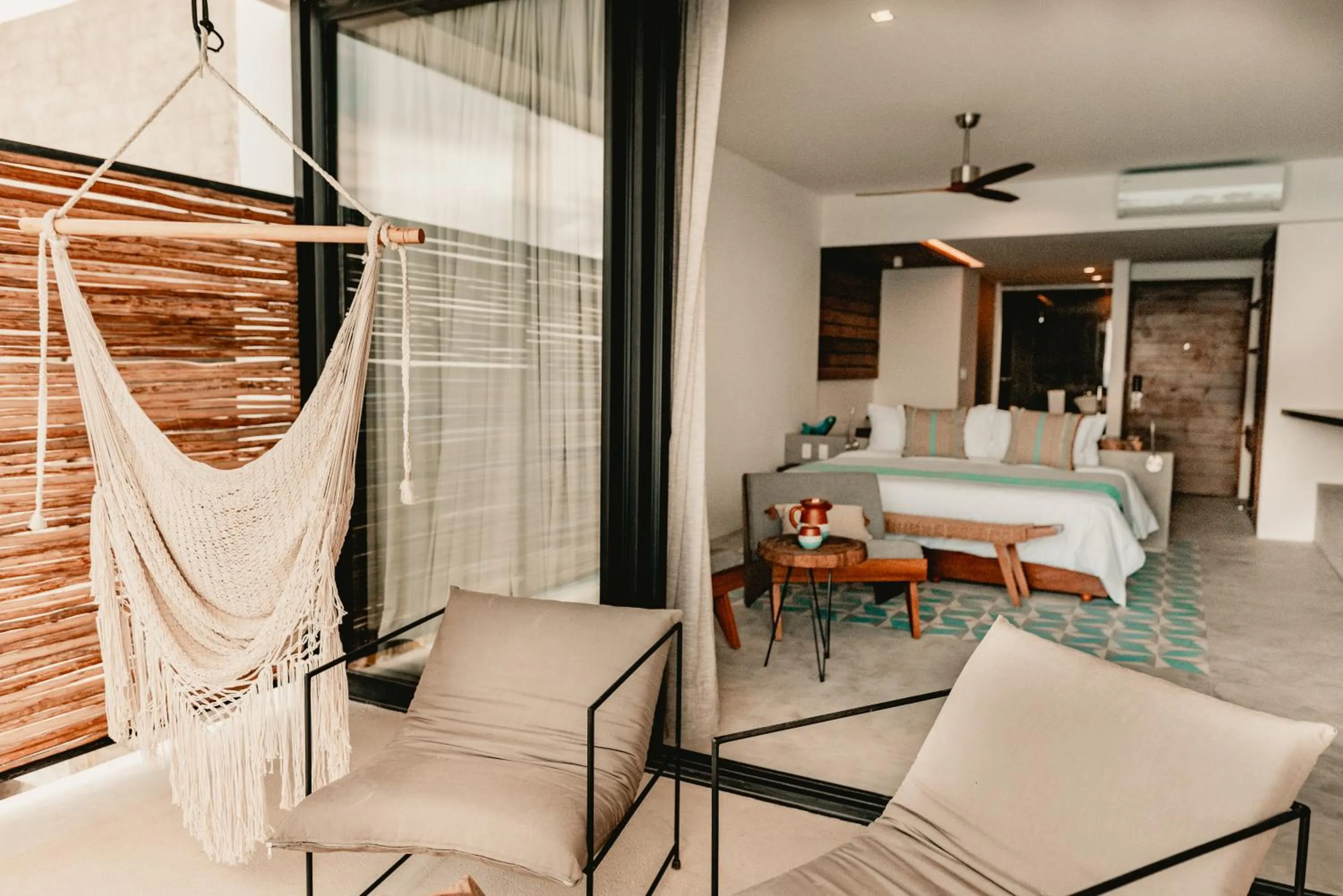 Photo of the whole room in Hotel B Unique