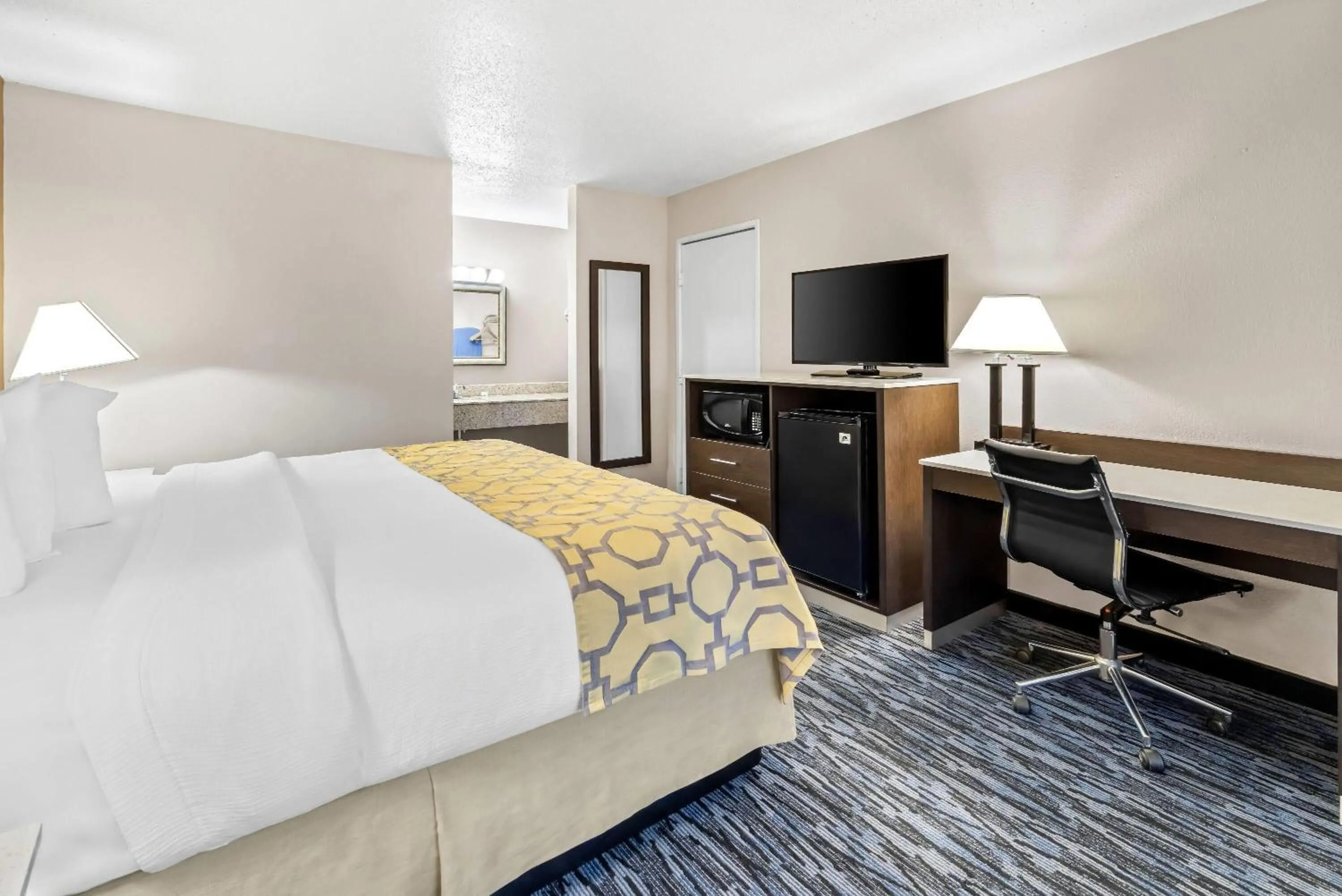 Bed in Baymont by Wyndham Port Arthur - Groves Area