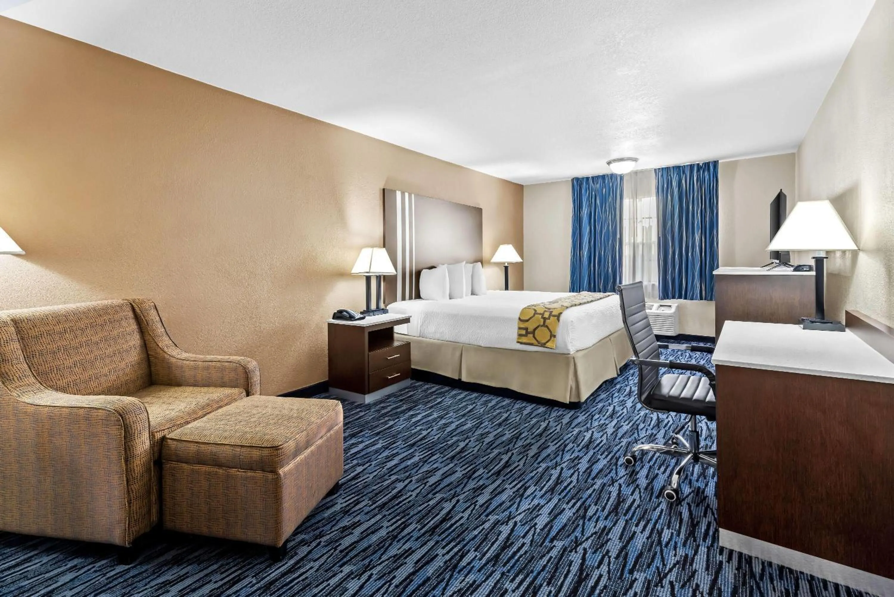 Bed in Baymont by Wyndham Port Arthur - Groves Area