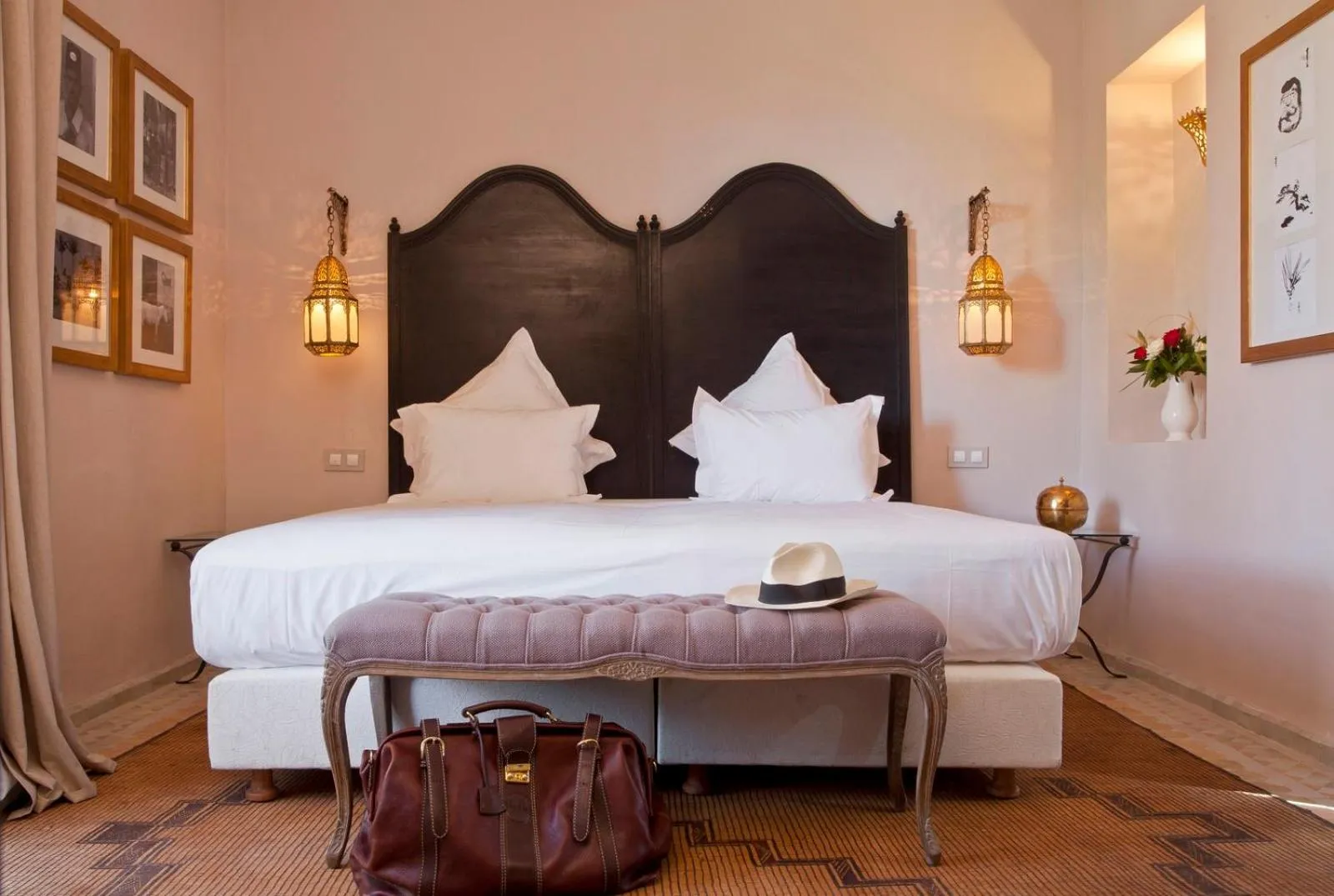 Bedroom, Bed in Palais de l'O - Maison d'hôtes