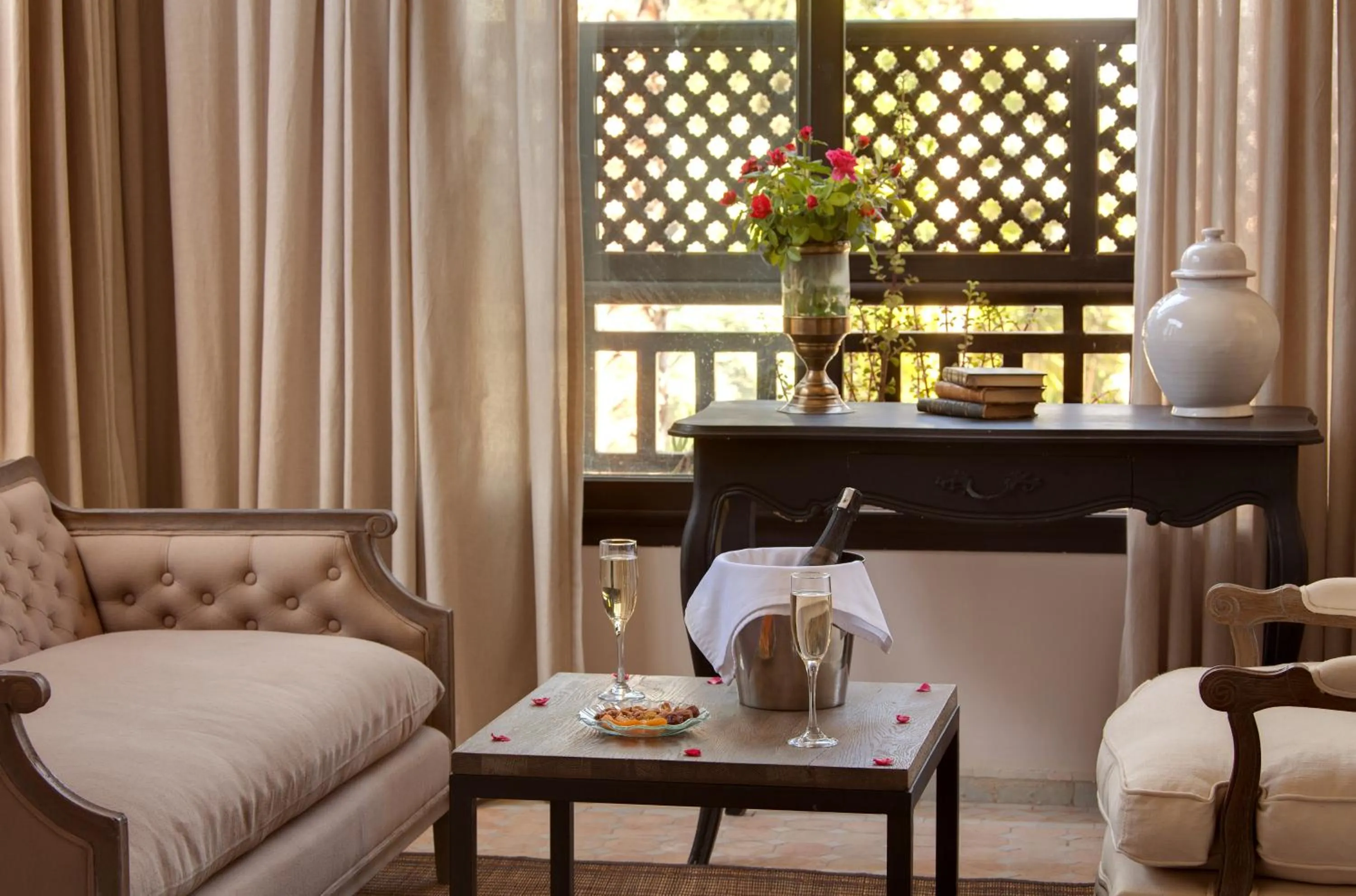 Decorative detail in Palais de l'O - Maison d'hôtes