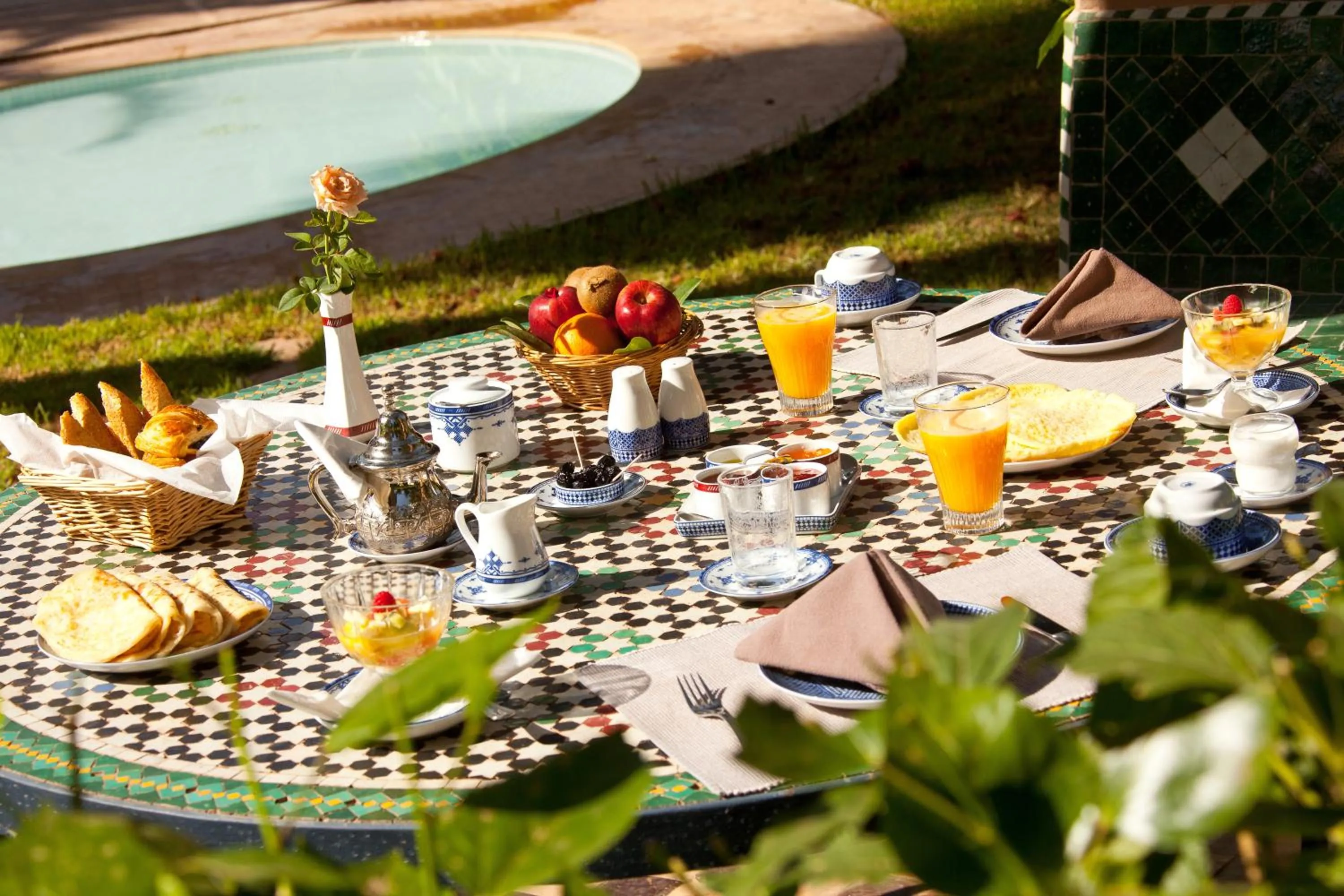 Food and drinks in Palais de l'O - Maison d'hôtes