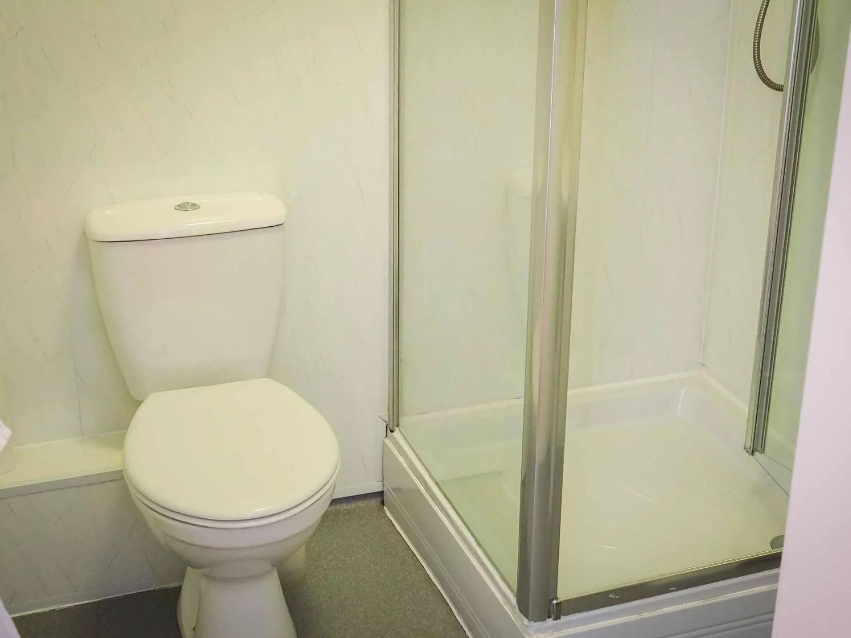 Bathroom in The Derby Hotel