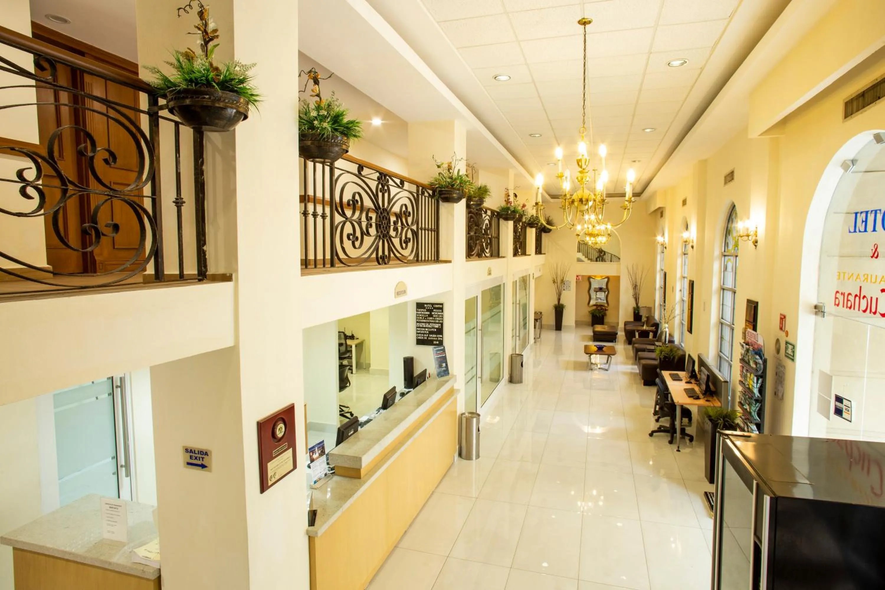 Lobby or reception in Best Western Centro Monterrey