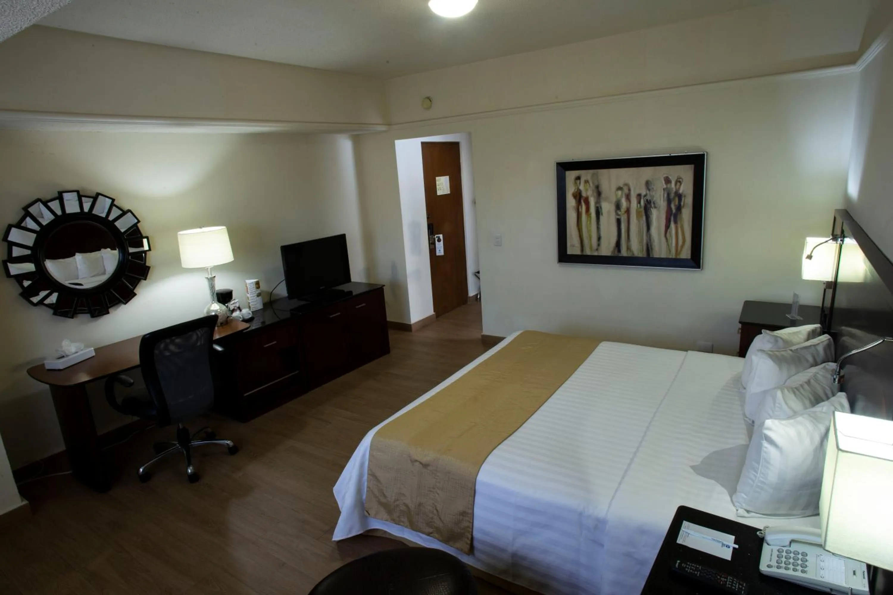 Communal lounge/ TV room, Bed in Best Western Centro Monterrey