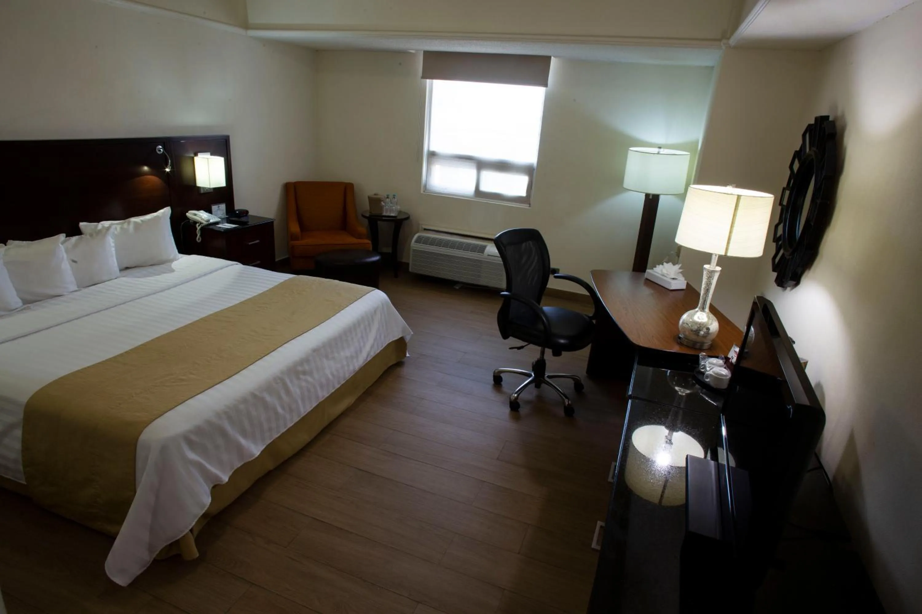 Photo of the whole room, Bed in Best Western Centro Monterrey