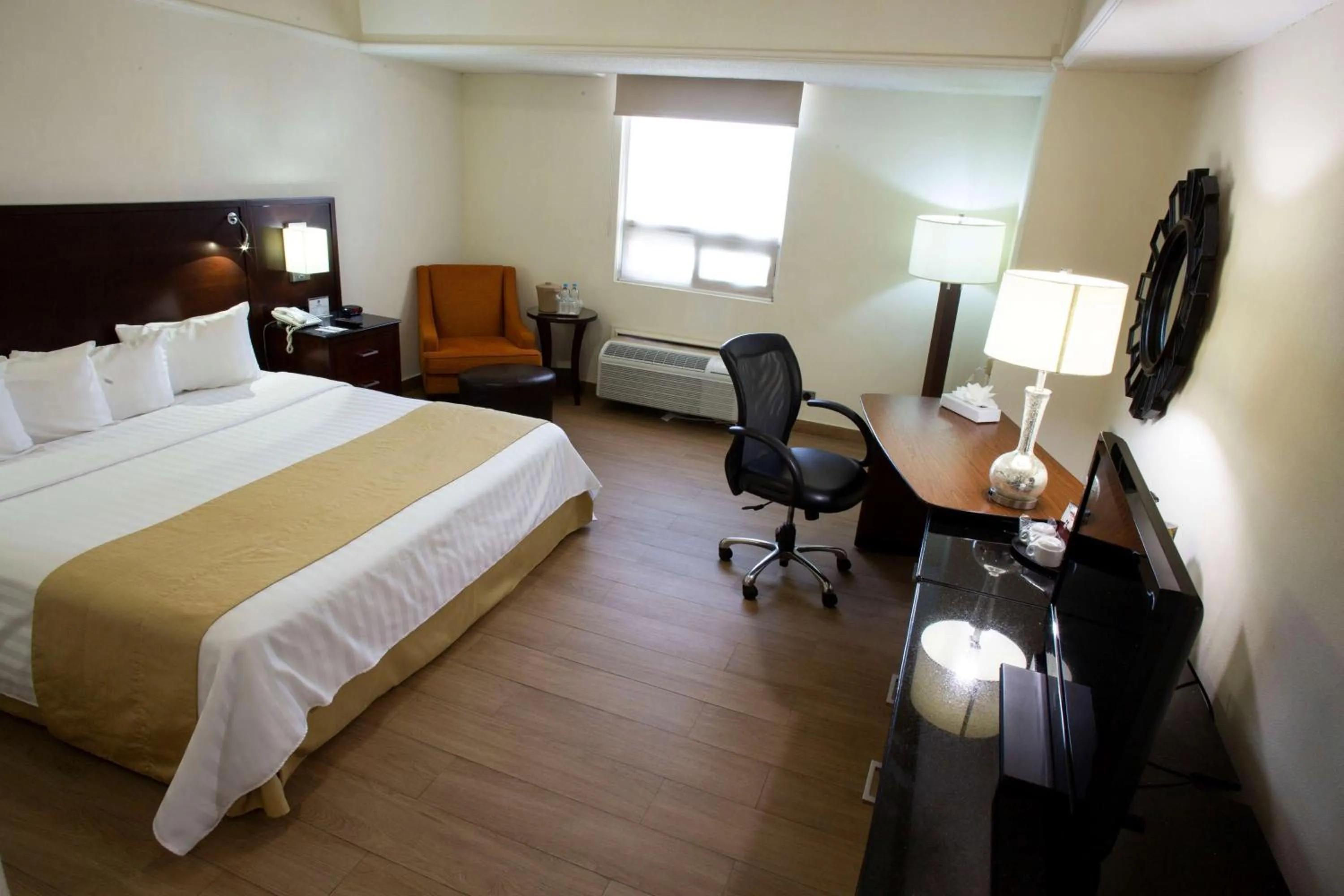 Photo of the whole room, Bed in Best Western Centro Monterrey