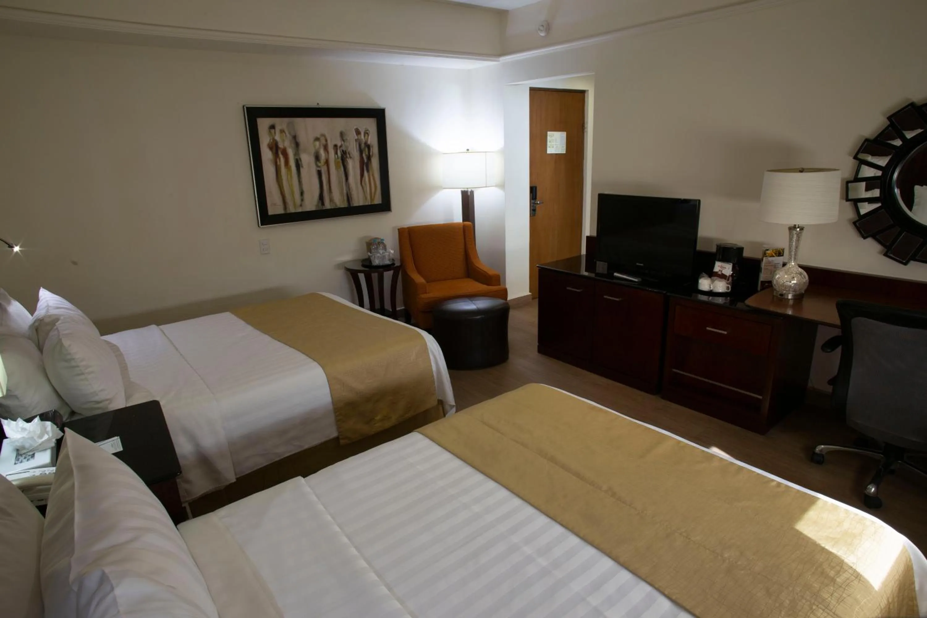 Communal lounge/ TV room, Bed in Best Western Centro Monterrey