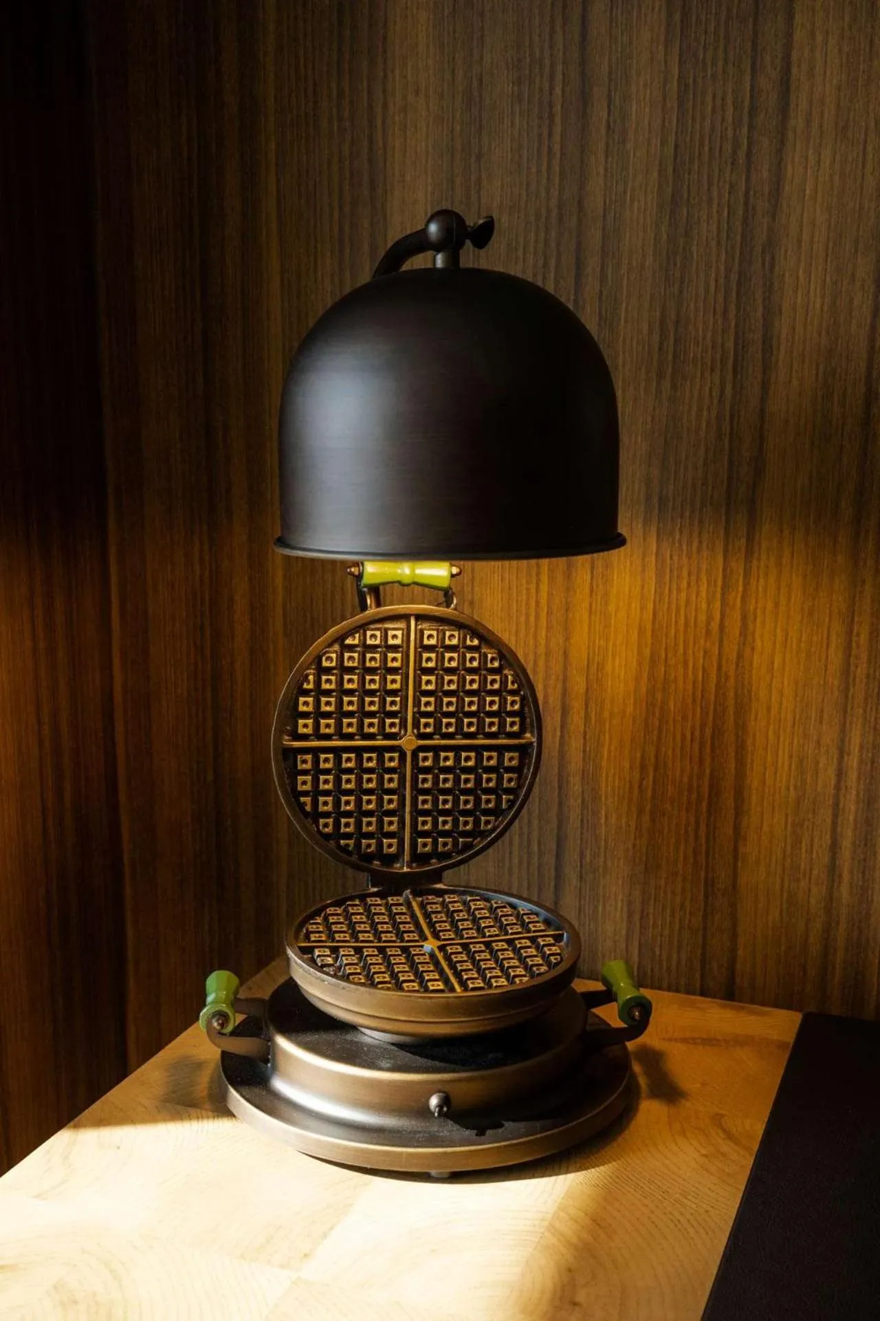 Bedroom in Graduate by Hilton Eugene